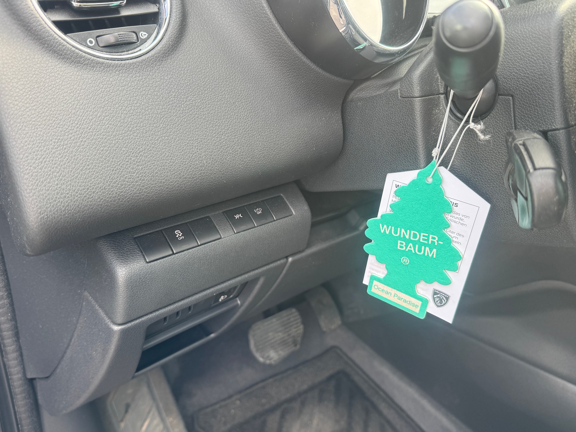PEUGEOT 5008 1.6 BlueHDi Sensation Tiptronic-image-13