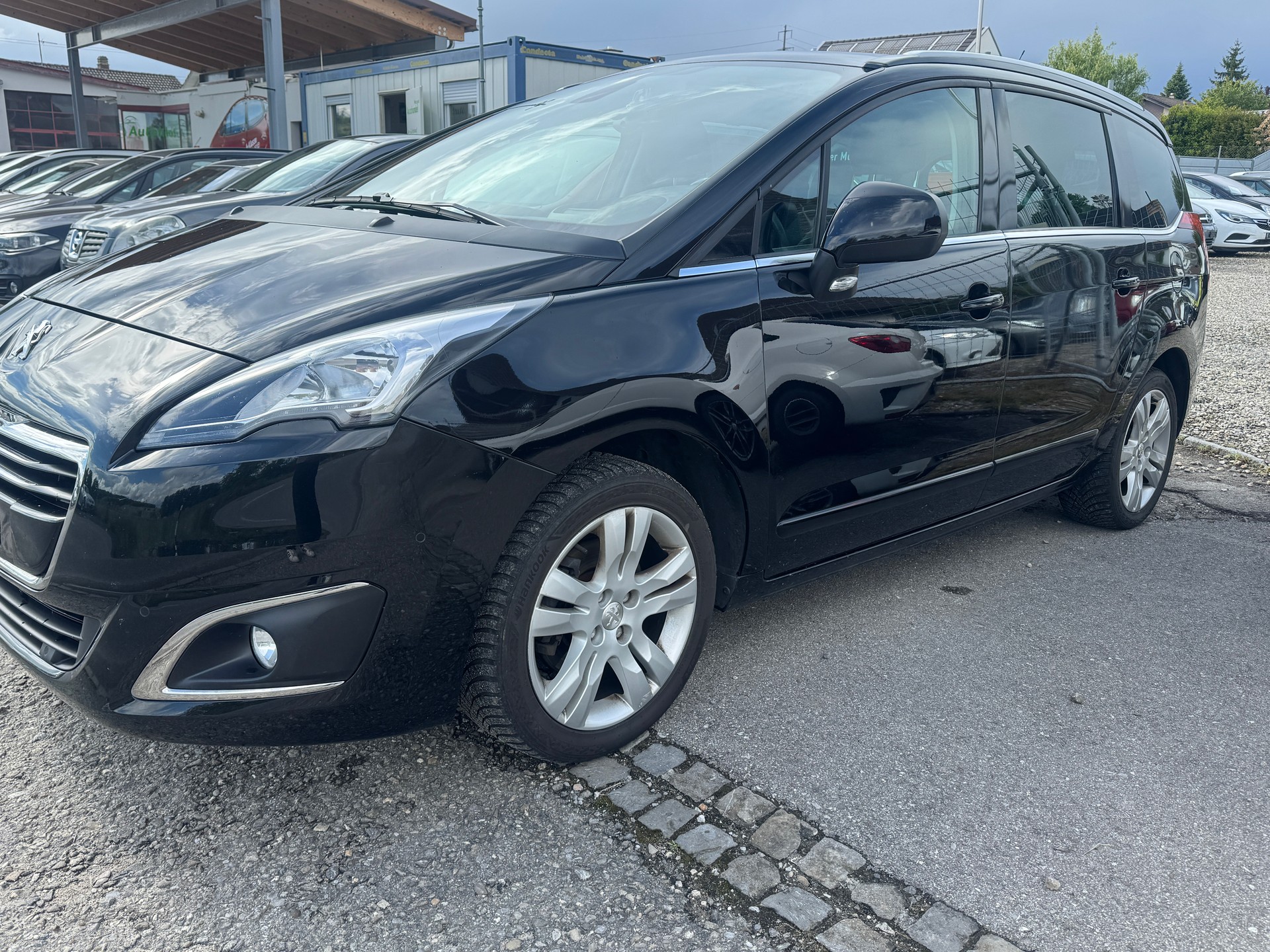 PEUGEOT 5008 1.6 BlueHDi Sensation Tiptronic-image-2