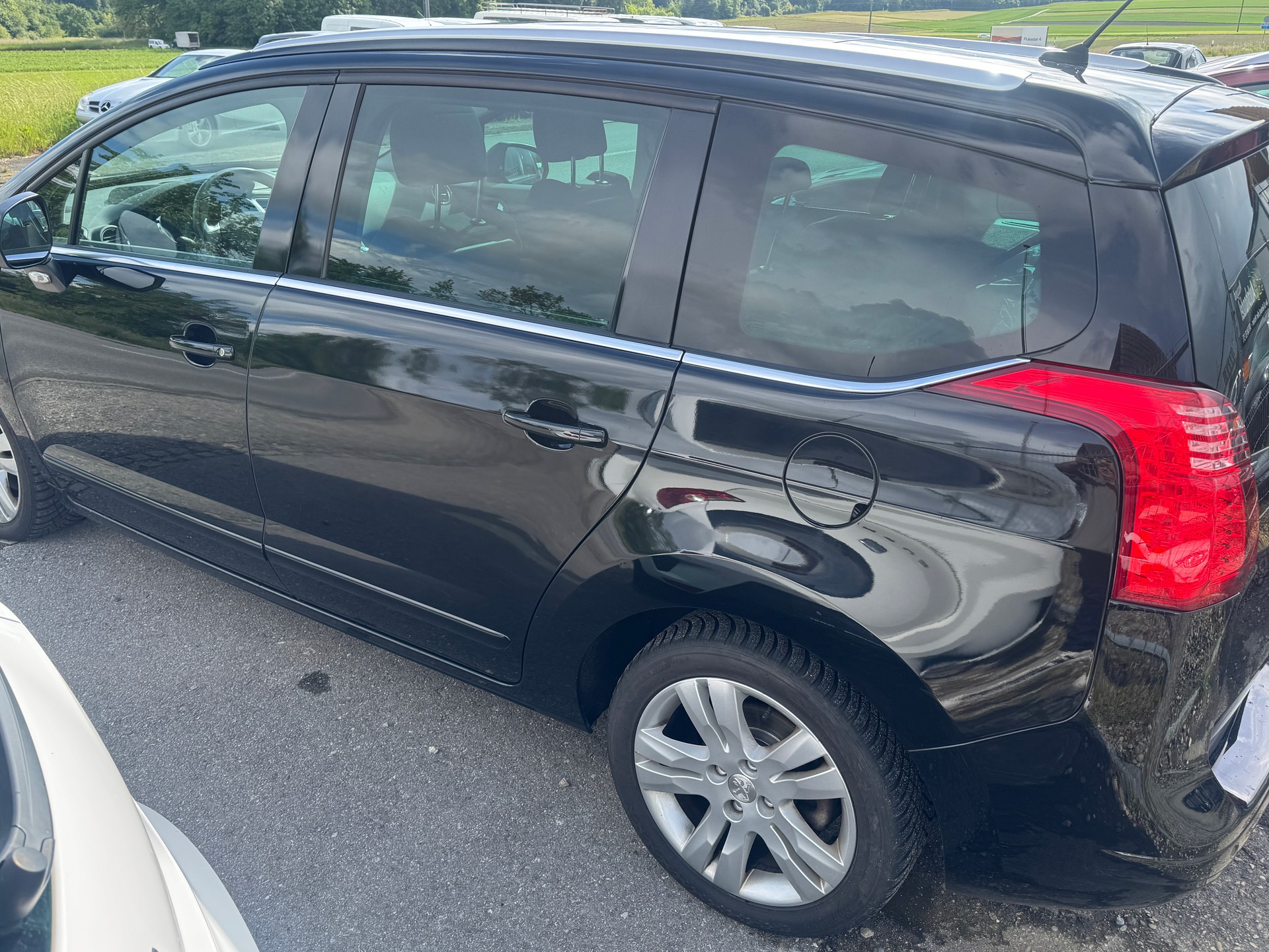 PEUGEOT 5008 1.6 BlueHDi Sensation Tiptronic-image-5