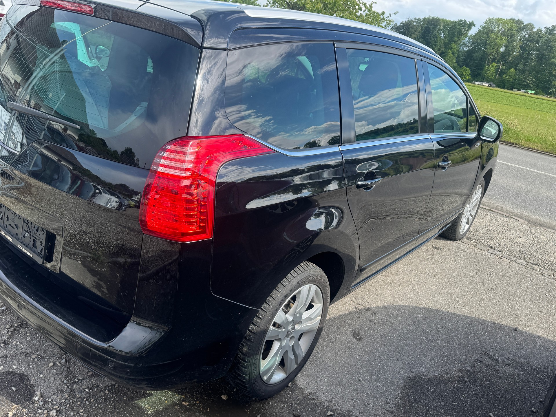 PEUGEOT 5008 1.6 BlueHDi Sensation Tiptronic-image-4