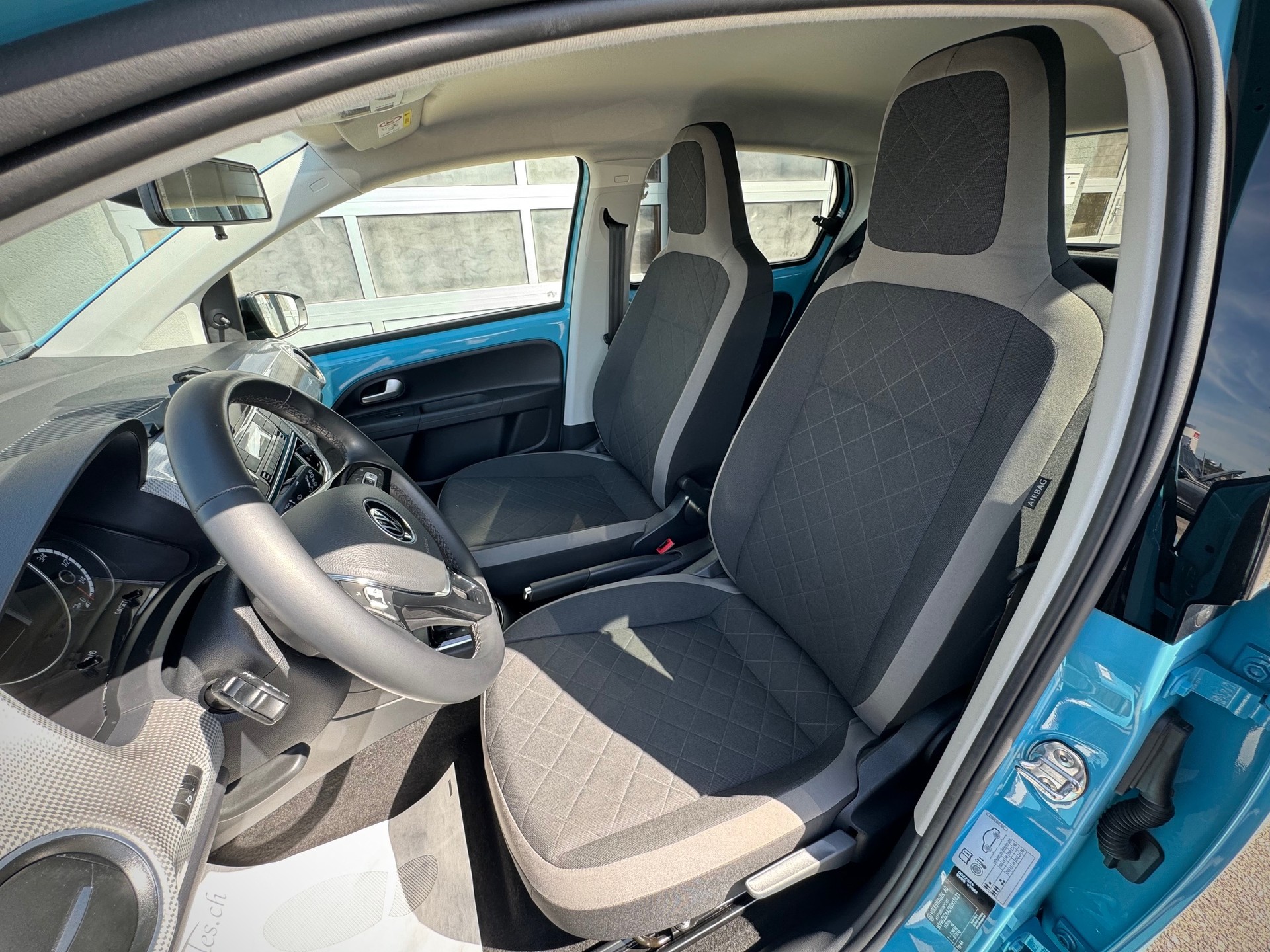VW e-Up - Véhicule Suisse (CH)-image-9