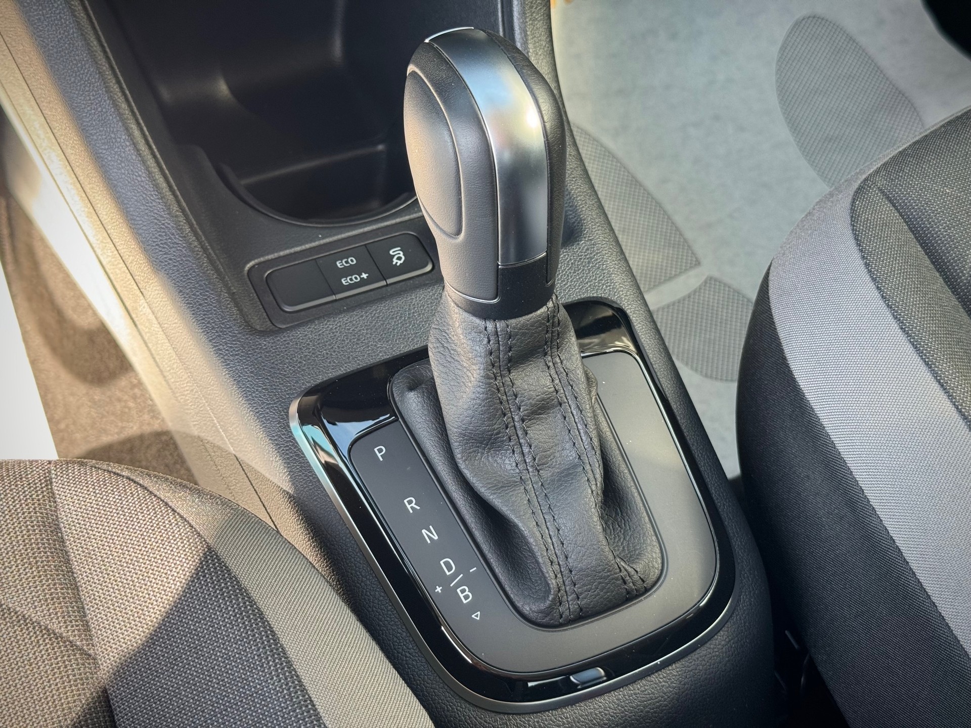 VW e-Up - Véhicule Suisse (CH)-image-12