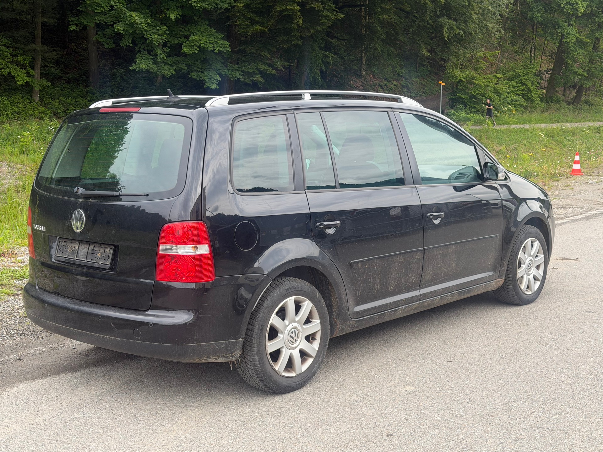 VW Touran 2.0 TDI Trendline Traveller-image-1