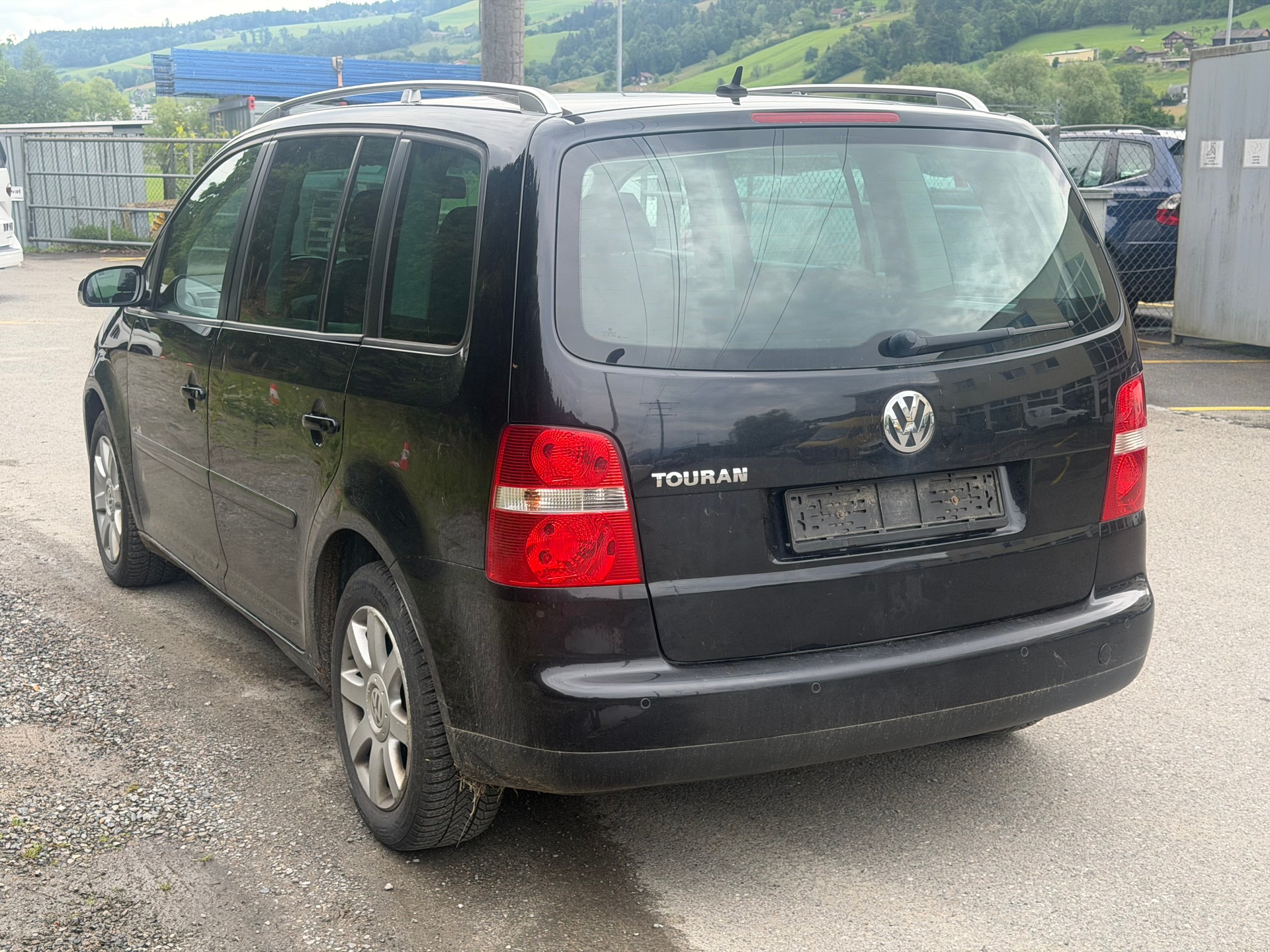 VW Touran 2.0 TDI Trendline Traveller-image-5