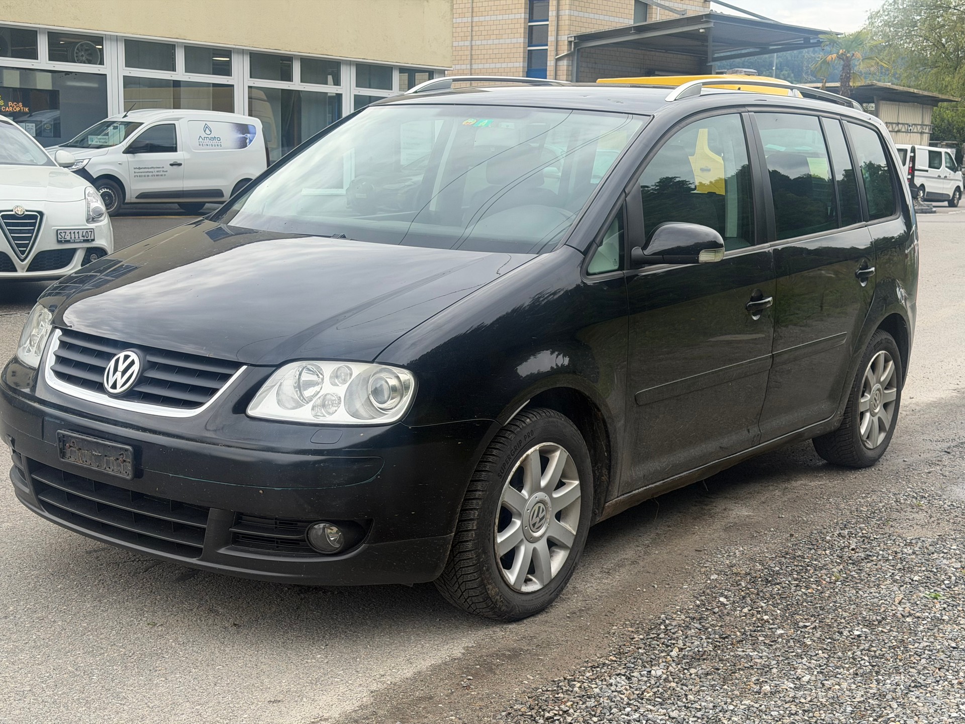 VW Touran 2.0 TDI Trendline Traveller-image-4