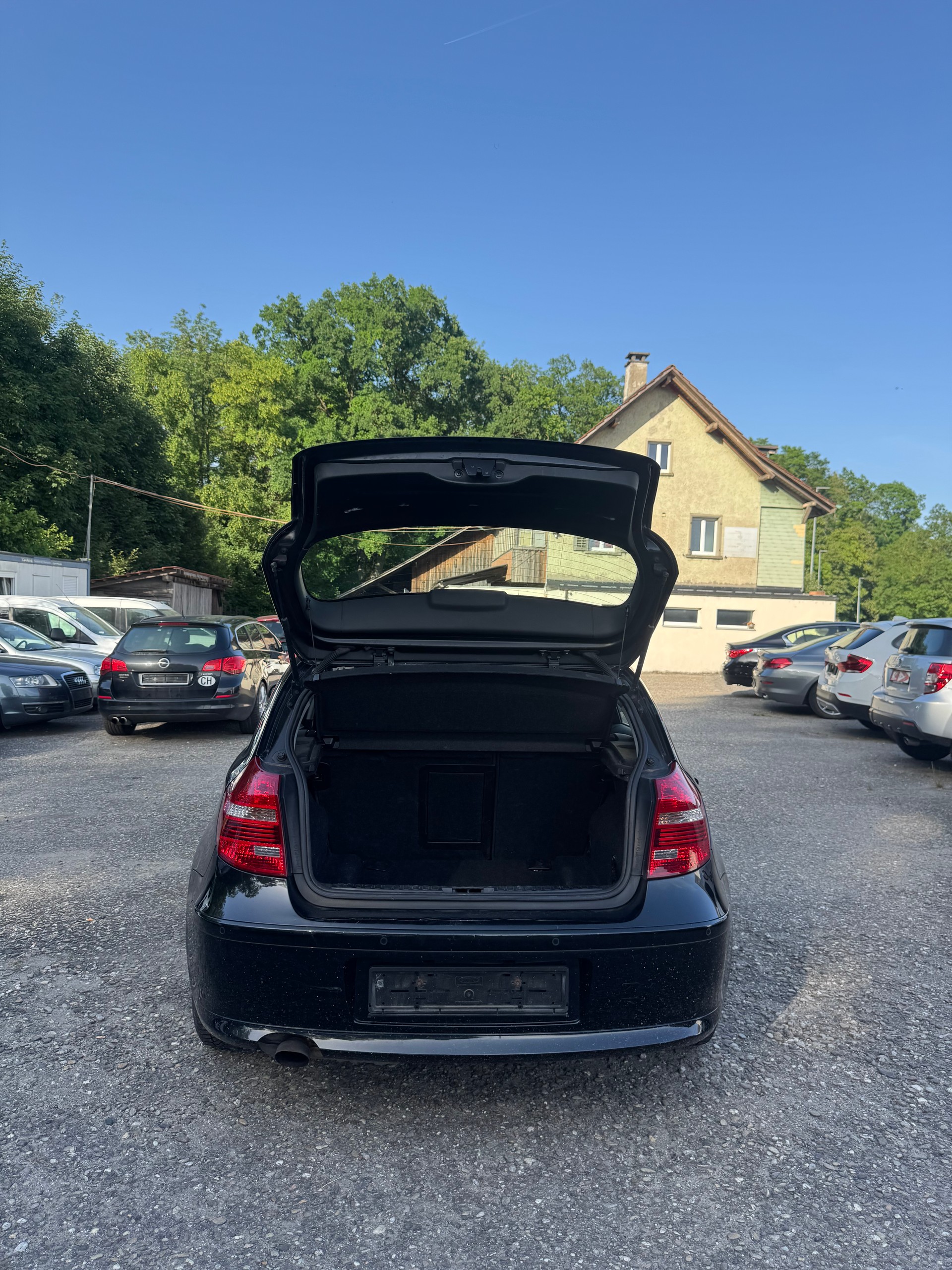 BMW 116i Dynamic Edition-image-8