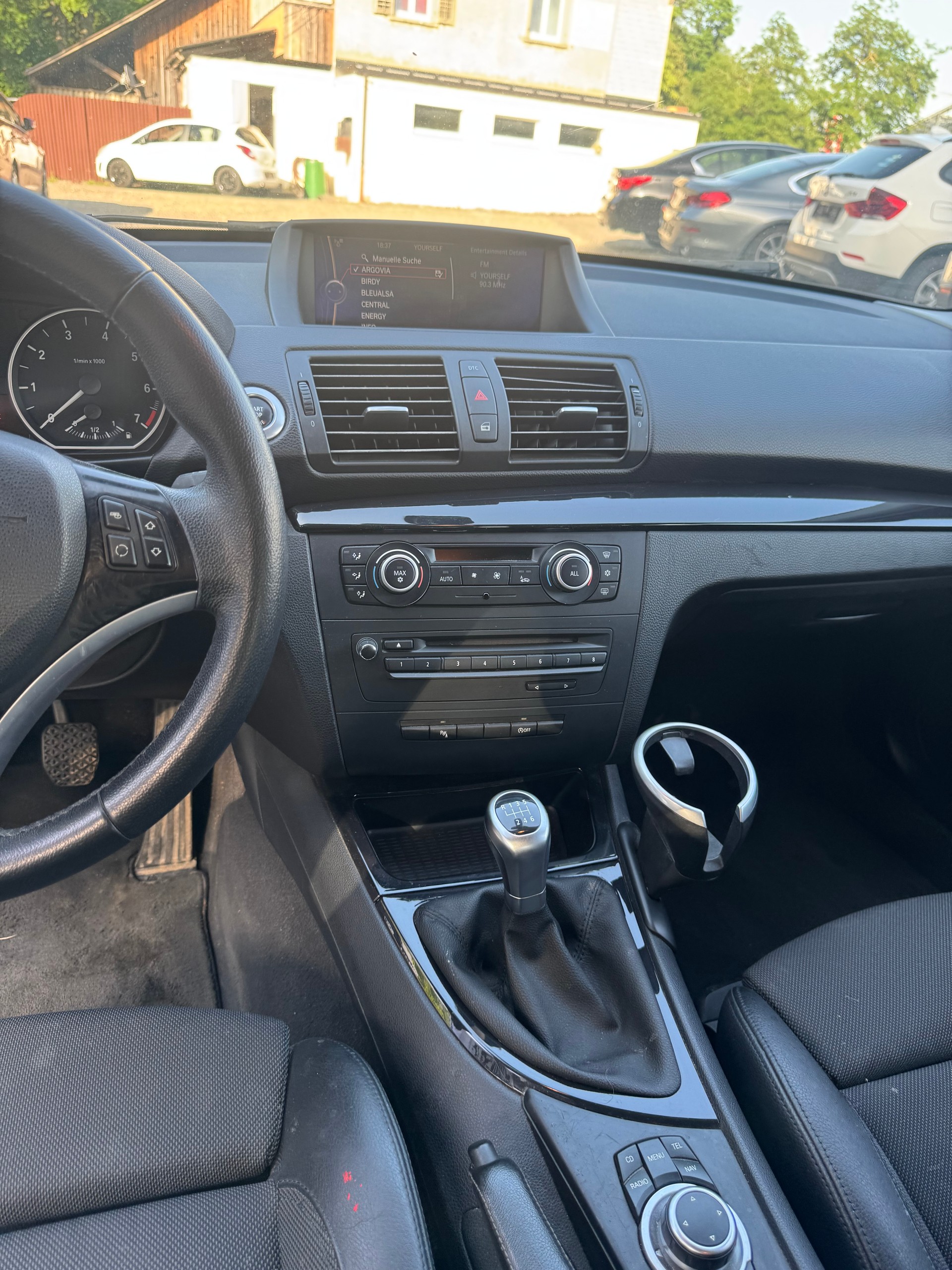 BMW 116i Dynamic Edition-image-12