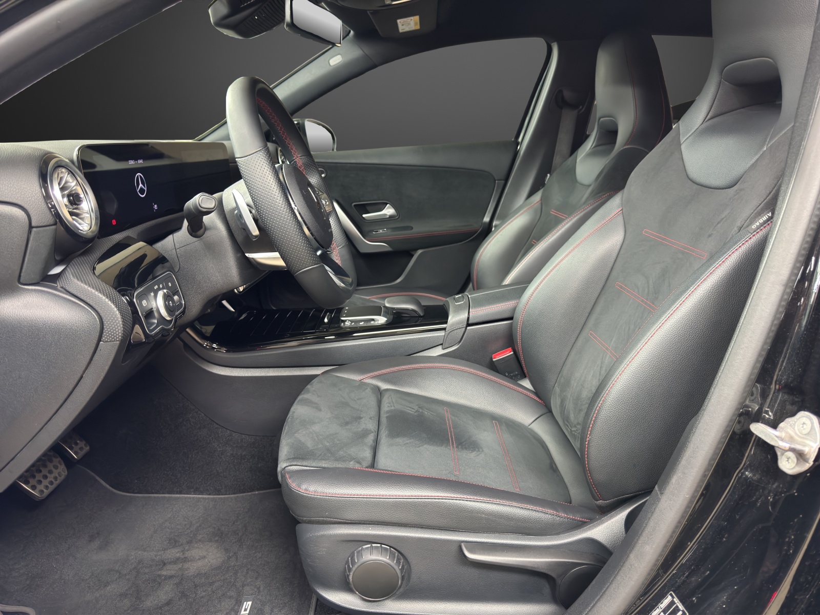 MERCEDES-BENZ A 180 Night Star AMG Line-image-9