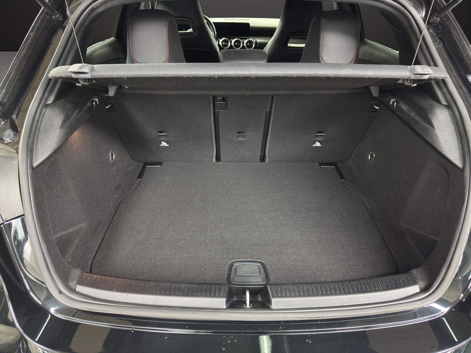 MERCEDES-BENZ A 180 Night Star AMG Line-image-8