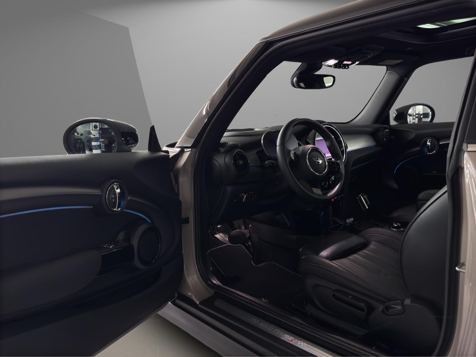 MINI Cooper S F56 2.0i-image-11