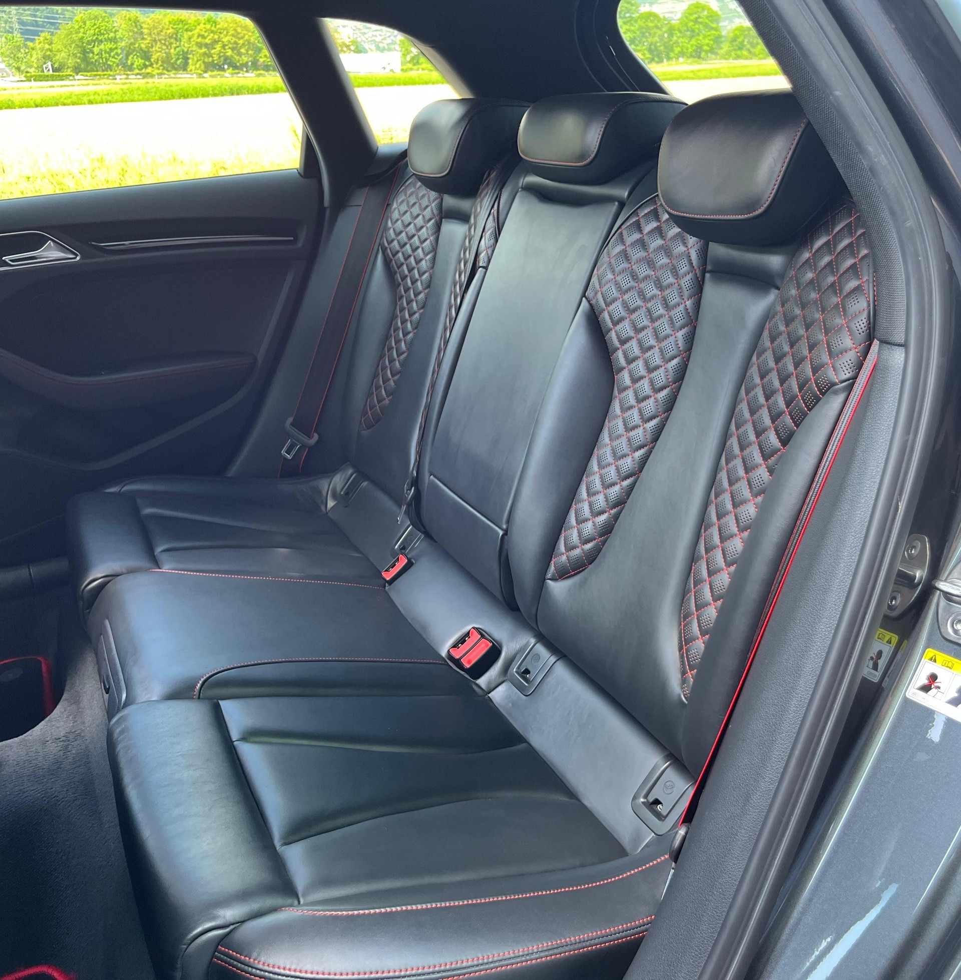 AUDI RS3 2.5 TSI quattro S-tronic-image-15