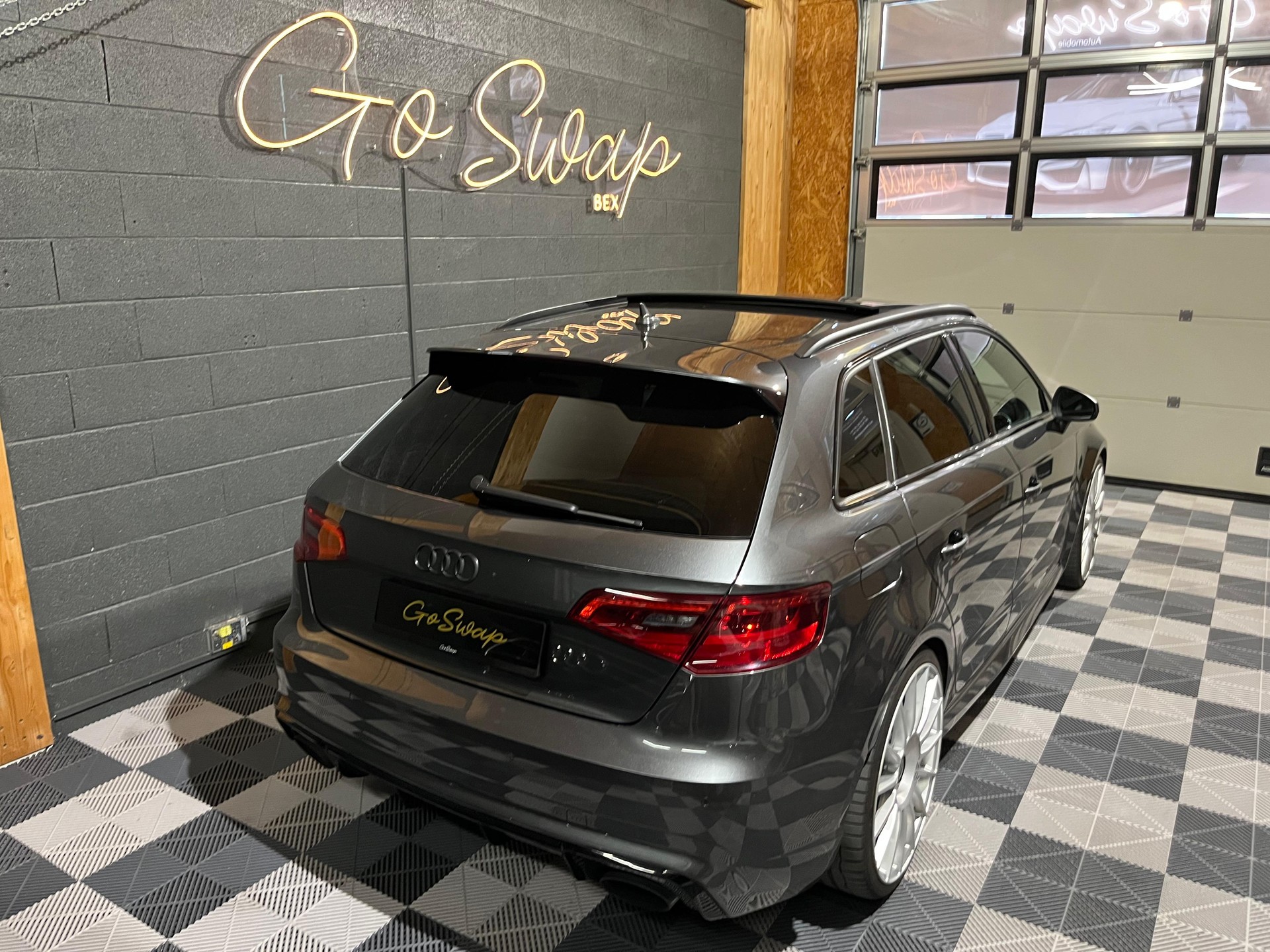 AUDI RS3 2.5 TSI quattro S-tronic-showroom-element-1