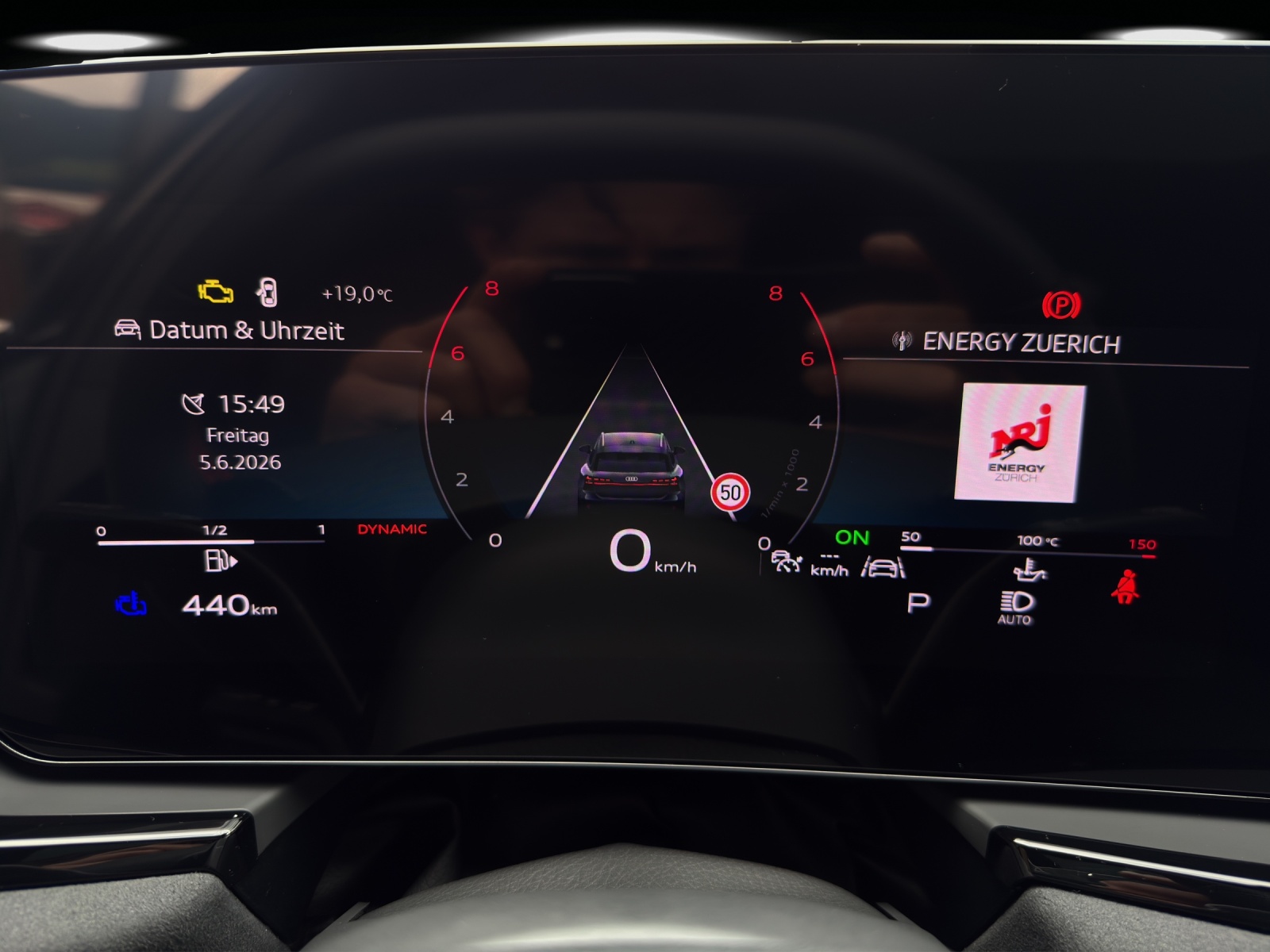 AUDI A6 Avant TFSI quattro 270 kW S tronic-image-12