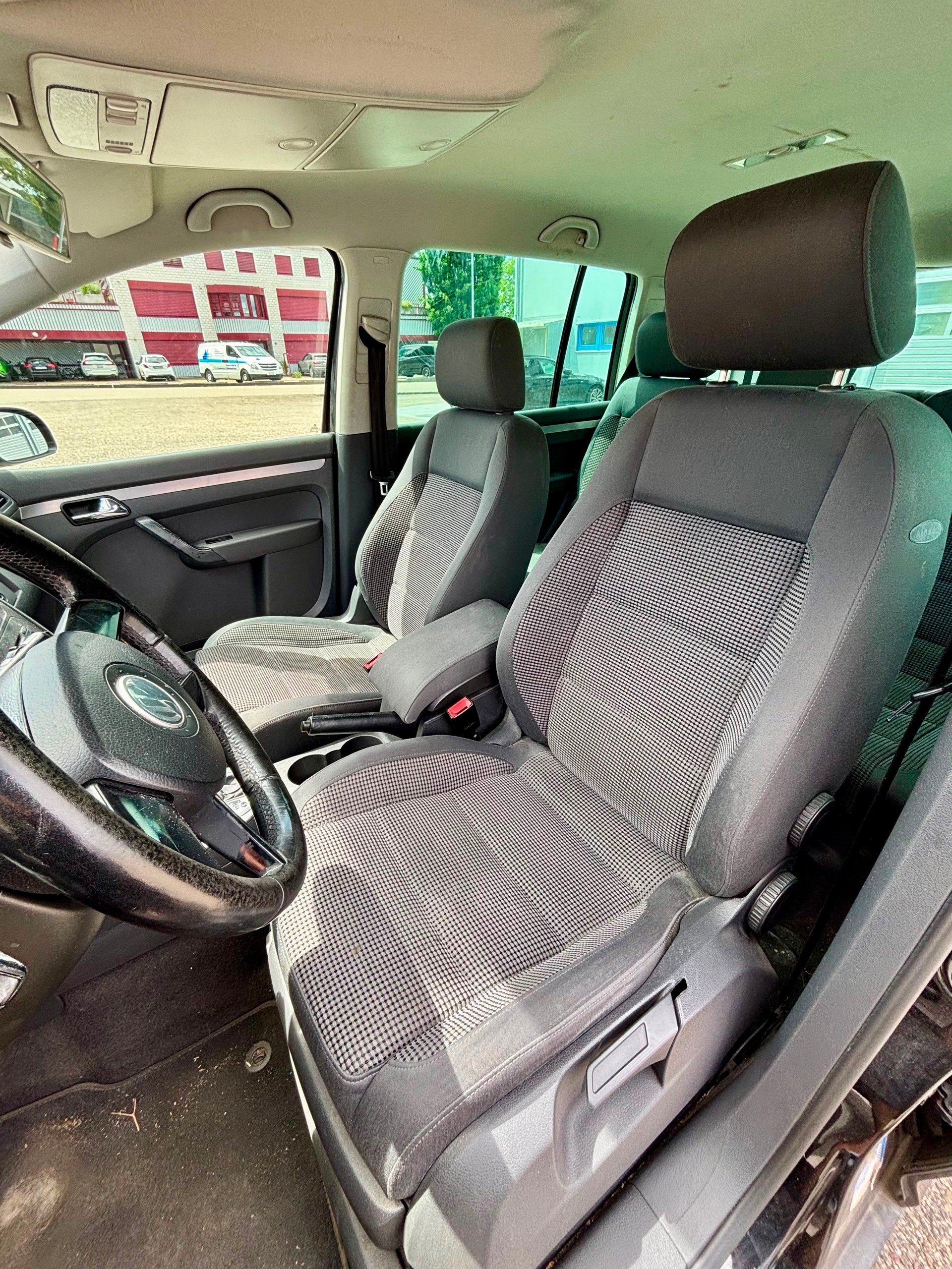 VW Touran 2.0 TDI Trendline-image-7