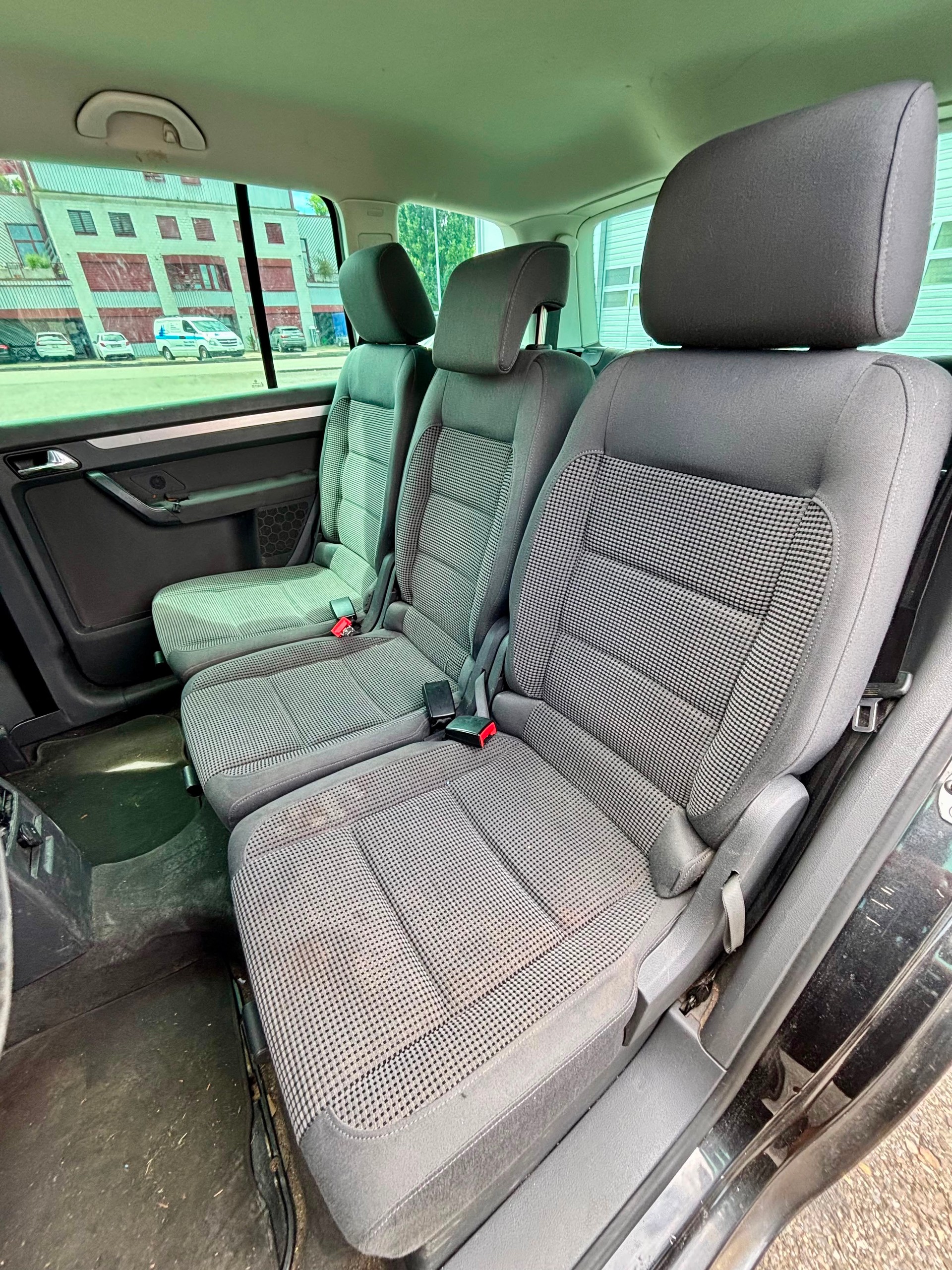 VW Touran 2.0 TDI Trendline-image-10