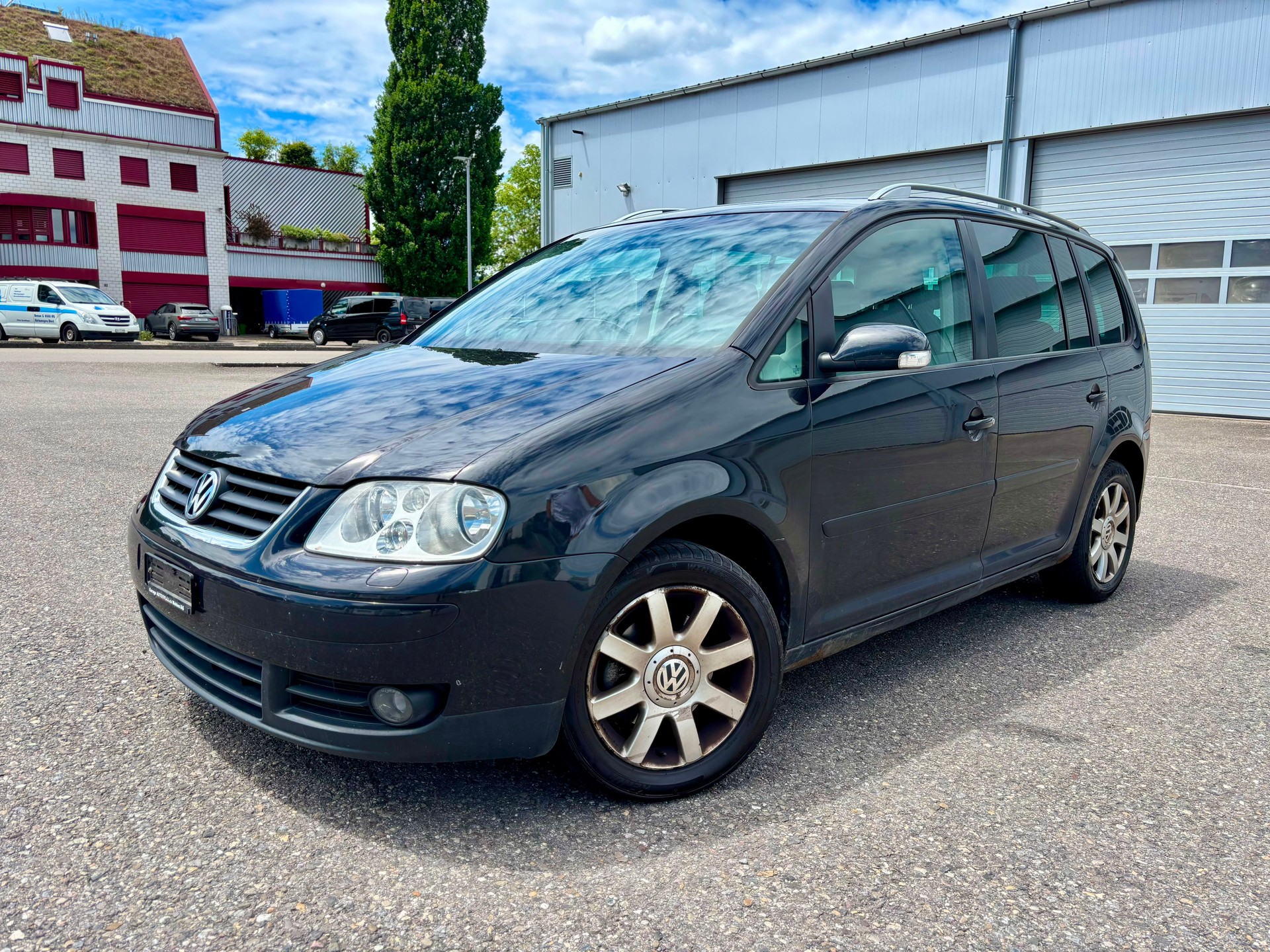 VW Touran 2.0 TDI Trendline-image-2