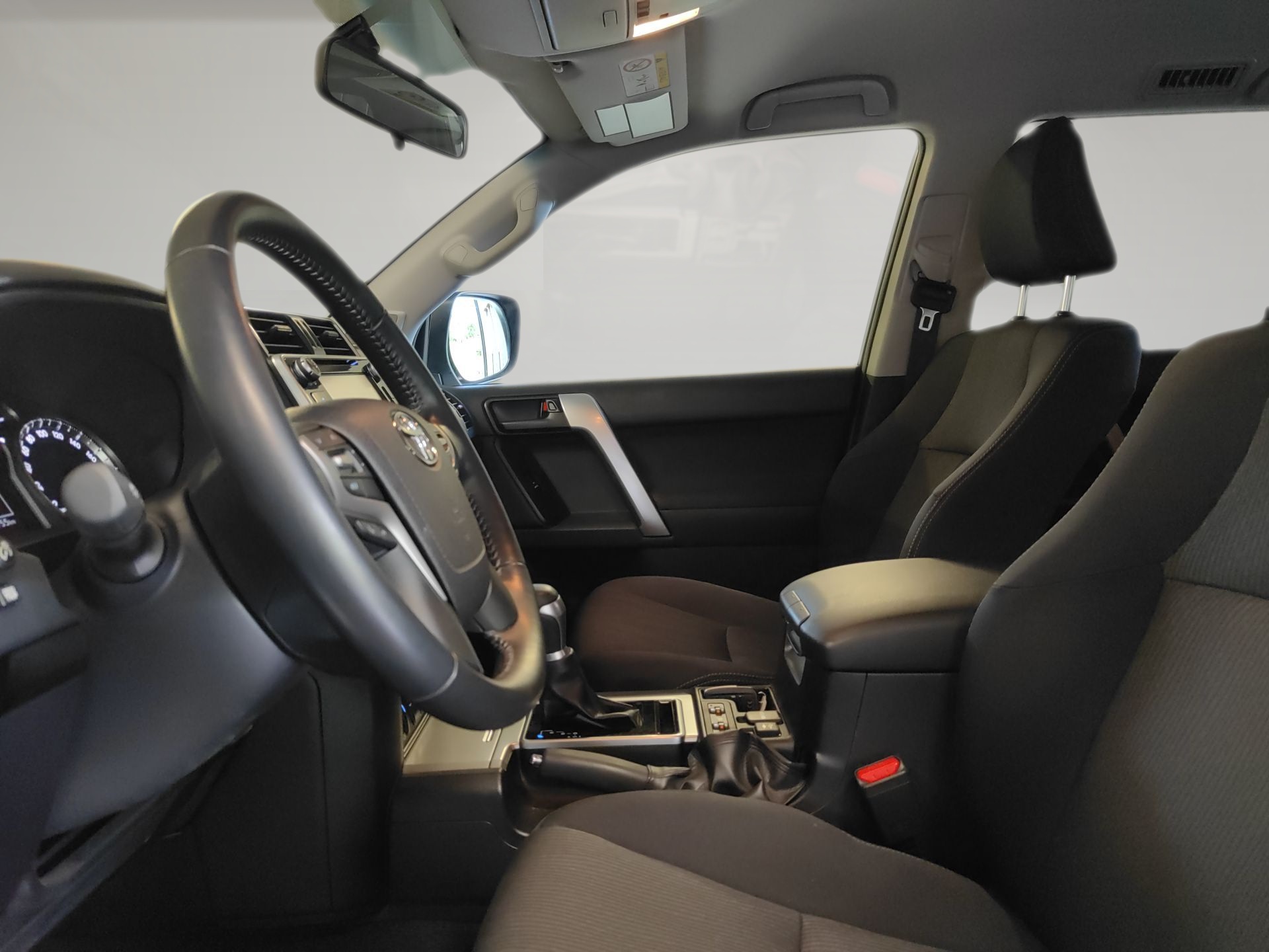 TOYOTA Land Cruiser 2.8TD Premium Automatic-image-4
