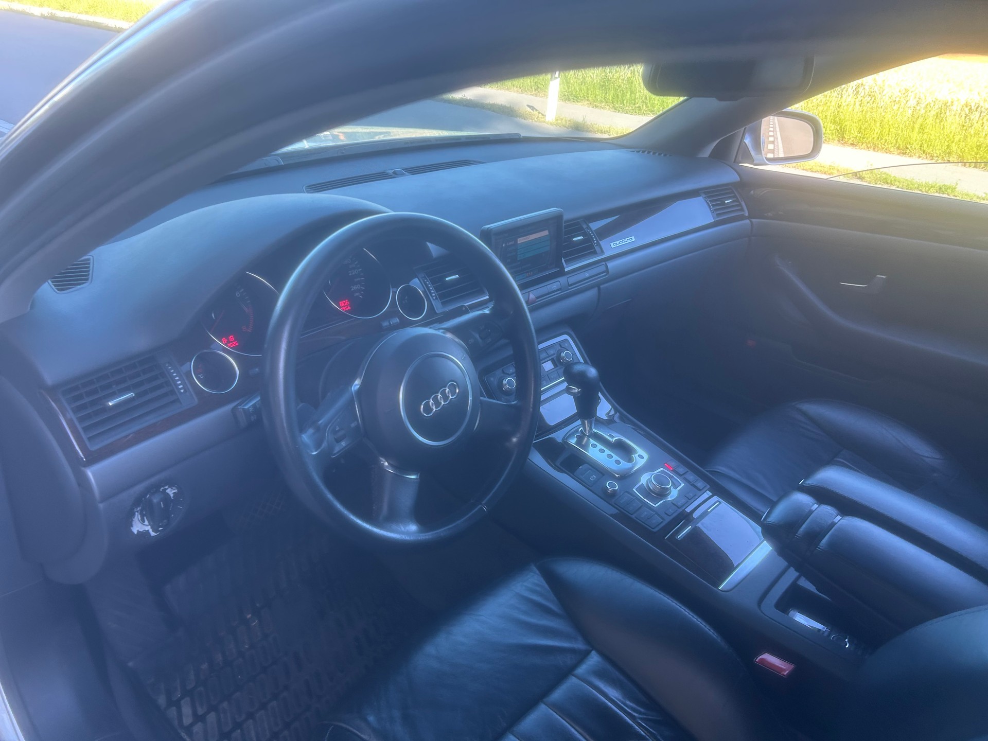 AUDI A8 L 4.2 quattro tiptronic-image-6