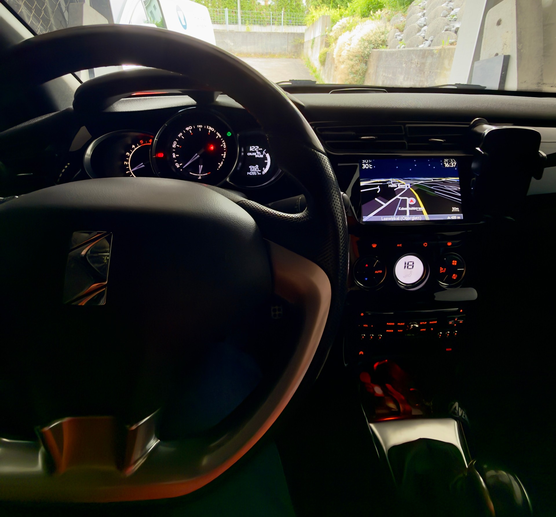 DS AUTOMOBILES 1.6 BlueHDi 120 Sport Chic Pl.-image-2