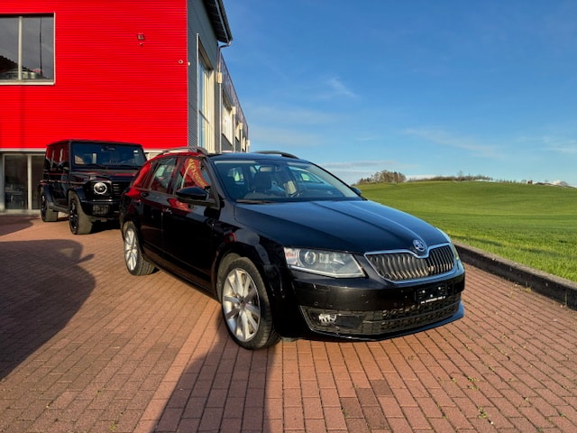 SKODA Octavia Combi 2.0 TDI Style 4x4 DSG-image-0