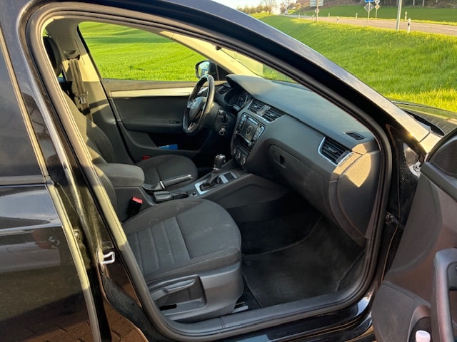 SKODA Octavia Combi 2.0 TDI Style 4x4 DSG-image-4