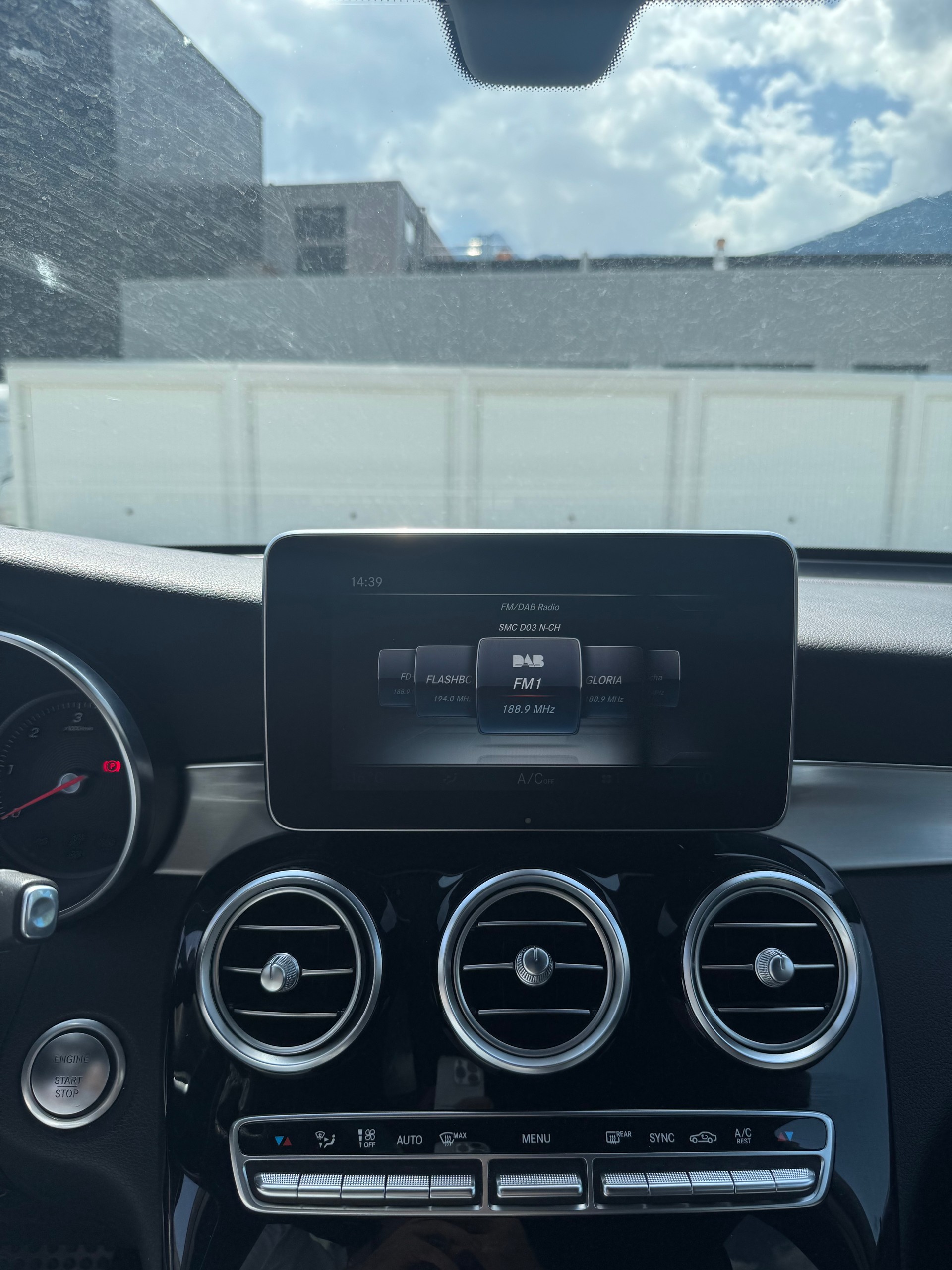 MERCEDES-BENZ GLC 250 d AMG Line 4Matic 9G-Tronic-image-15