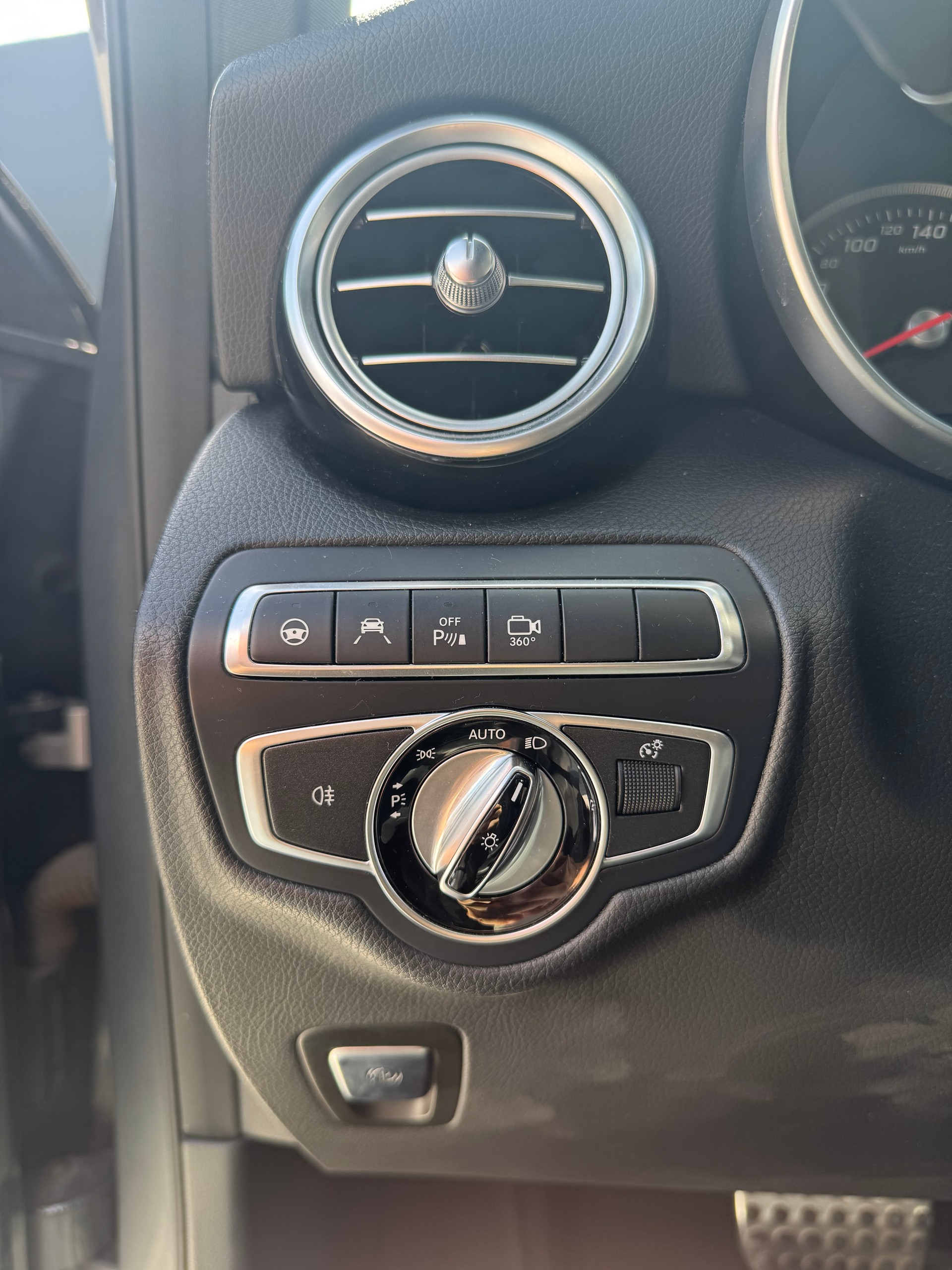 MERCEDES-BENZ GLC 250 d AMG Line 4Matic 9G-Tronic-image-12