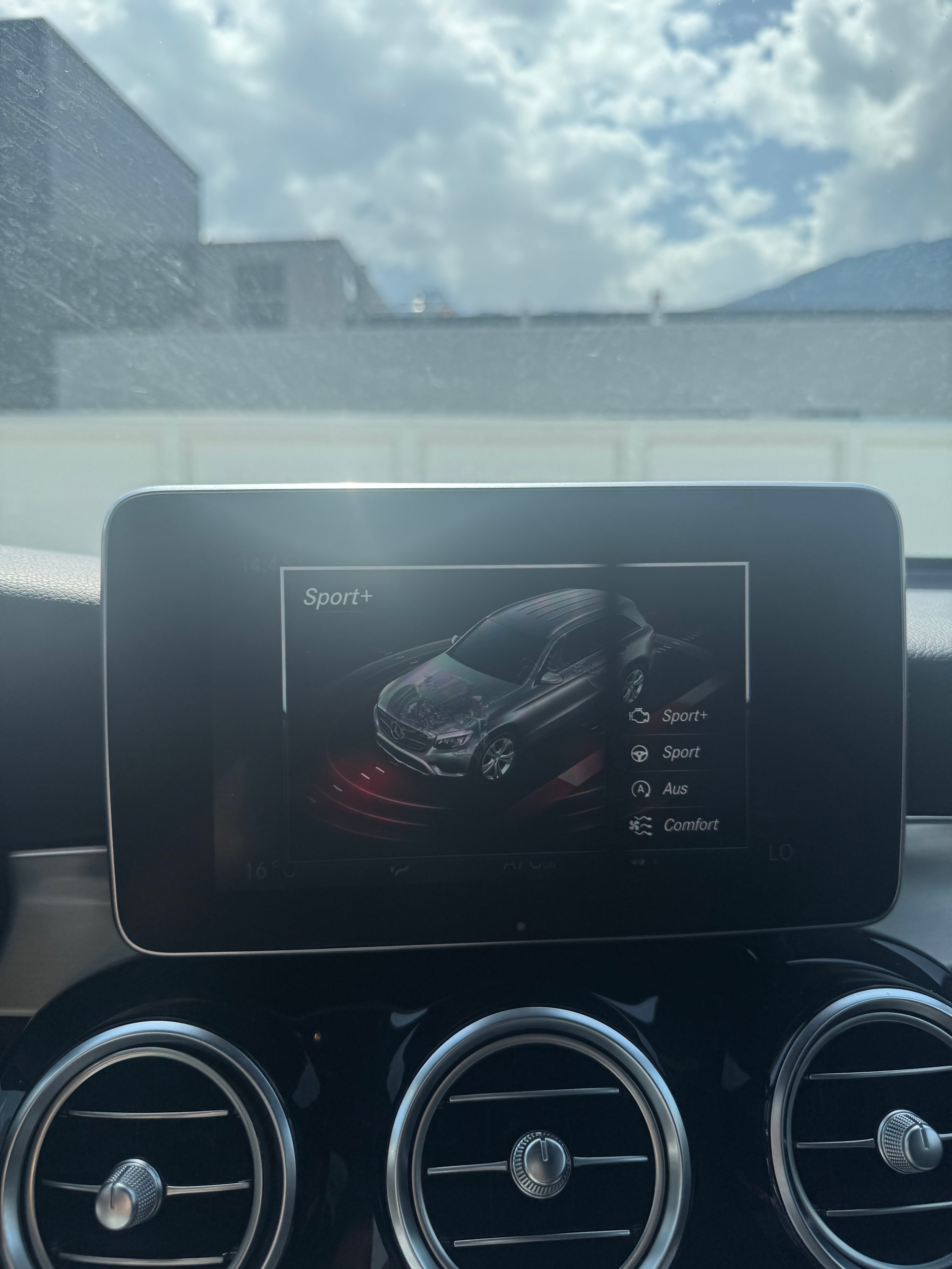 MERCEDES-BENZ GLC 250 d AMG Line 4Matic 9G-Tronic-image-16
