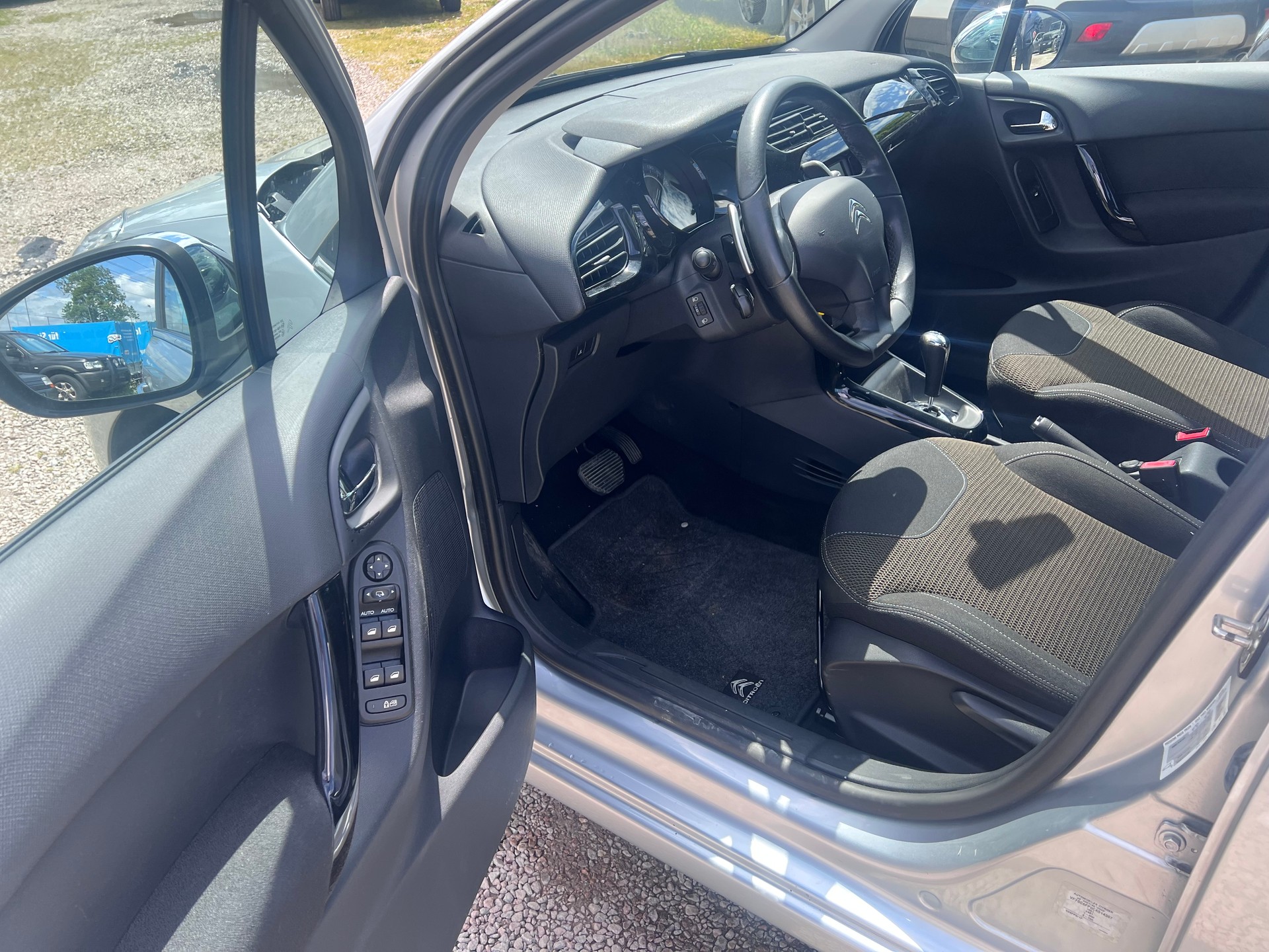 CITROEN C3 1.4i 16V Swiss Style EGS5-image-9