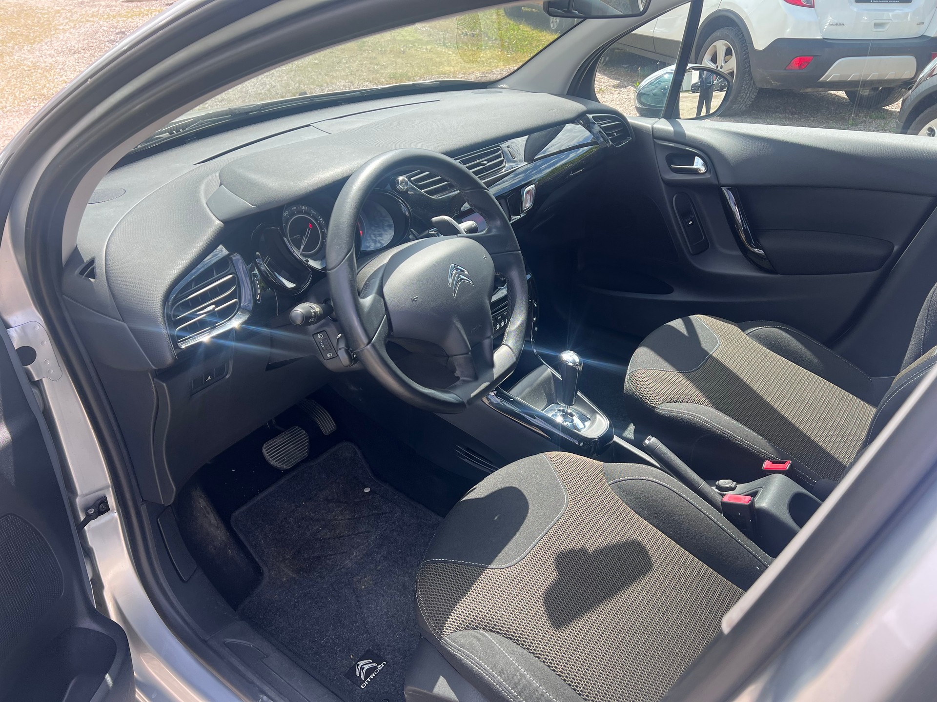 CITROEN C3 1.4i 16V Swiss Style EGS5-image-8