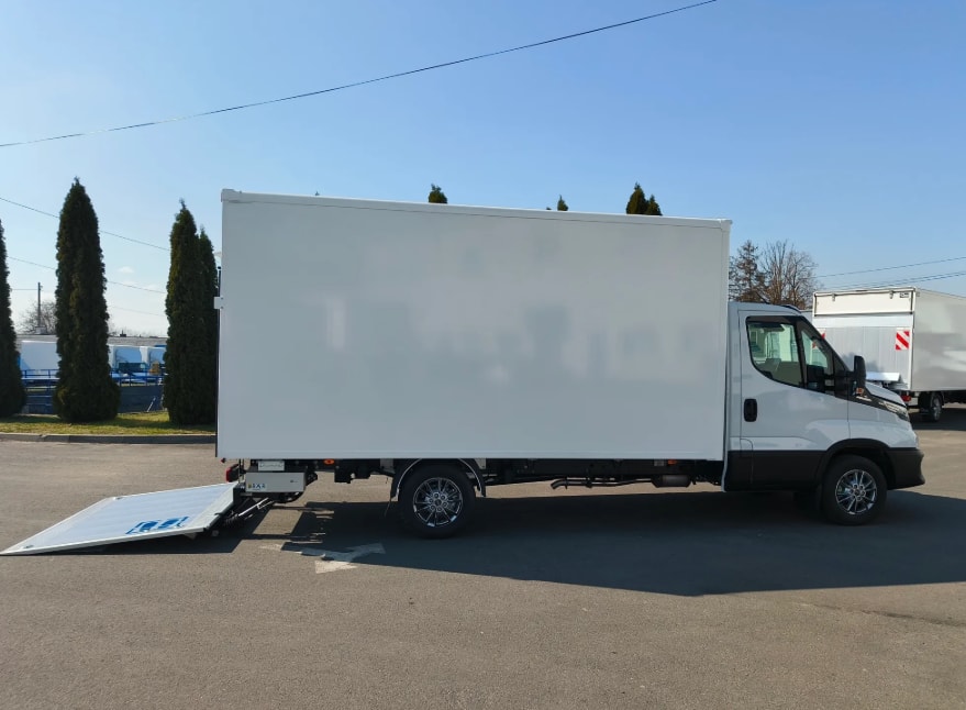 IVECO Daily 35 S 18H Kasten-image-1