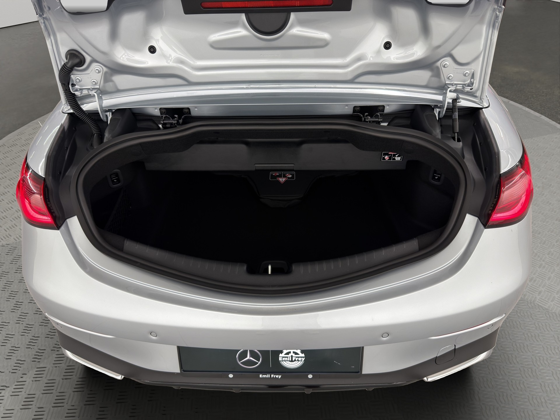 MERCEDES-BENZ CLE 450 AMG Line 4matic Cabriolet-image-8