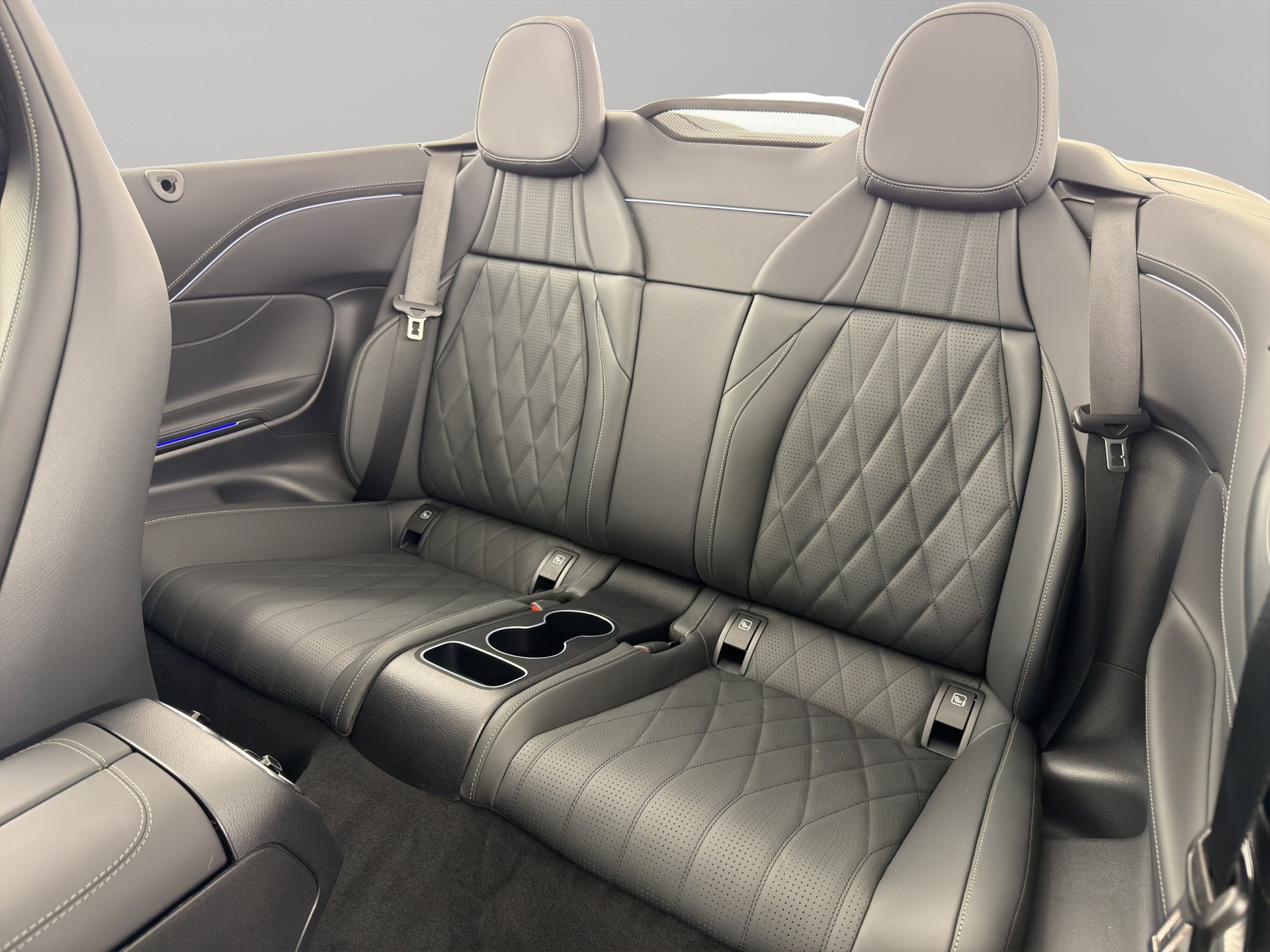 MERCEDES-BENZ CLE 450 AMG Line 4matic Cabriolet-image-10