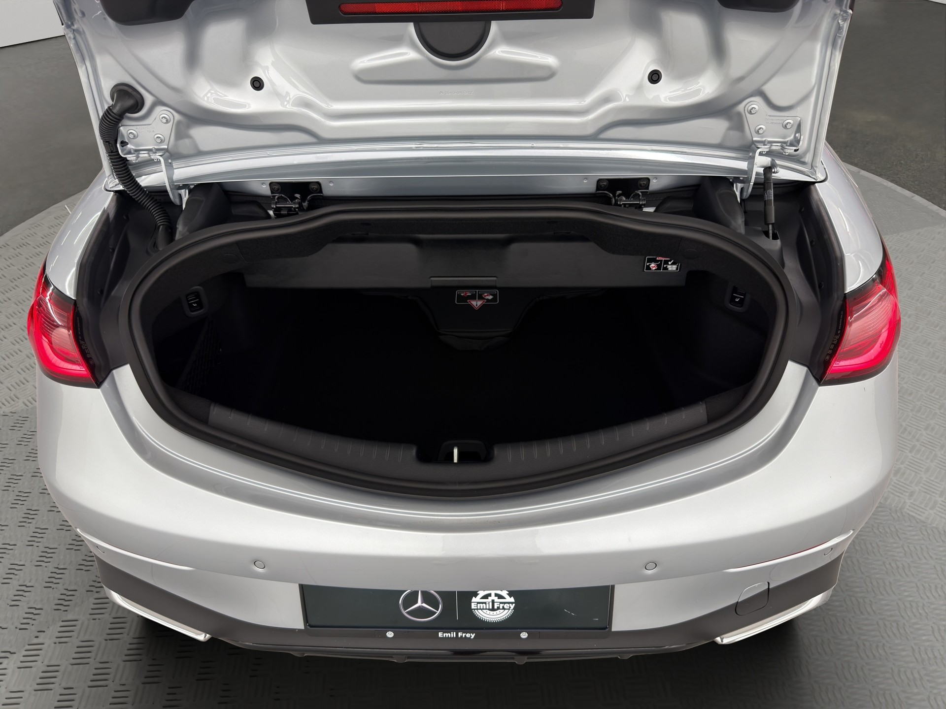 MERCEDES-BENZ CLE 450 AMG Line 4matic Cabriolet-image-14