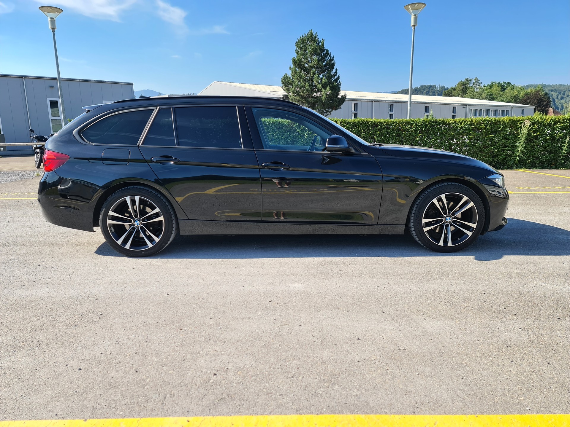 BMW 320d xDrive Touring Edition Sport Line Steptronic-image-4