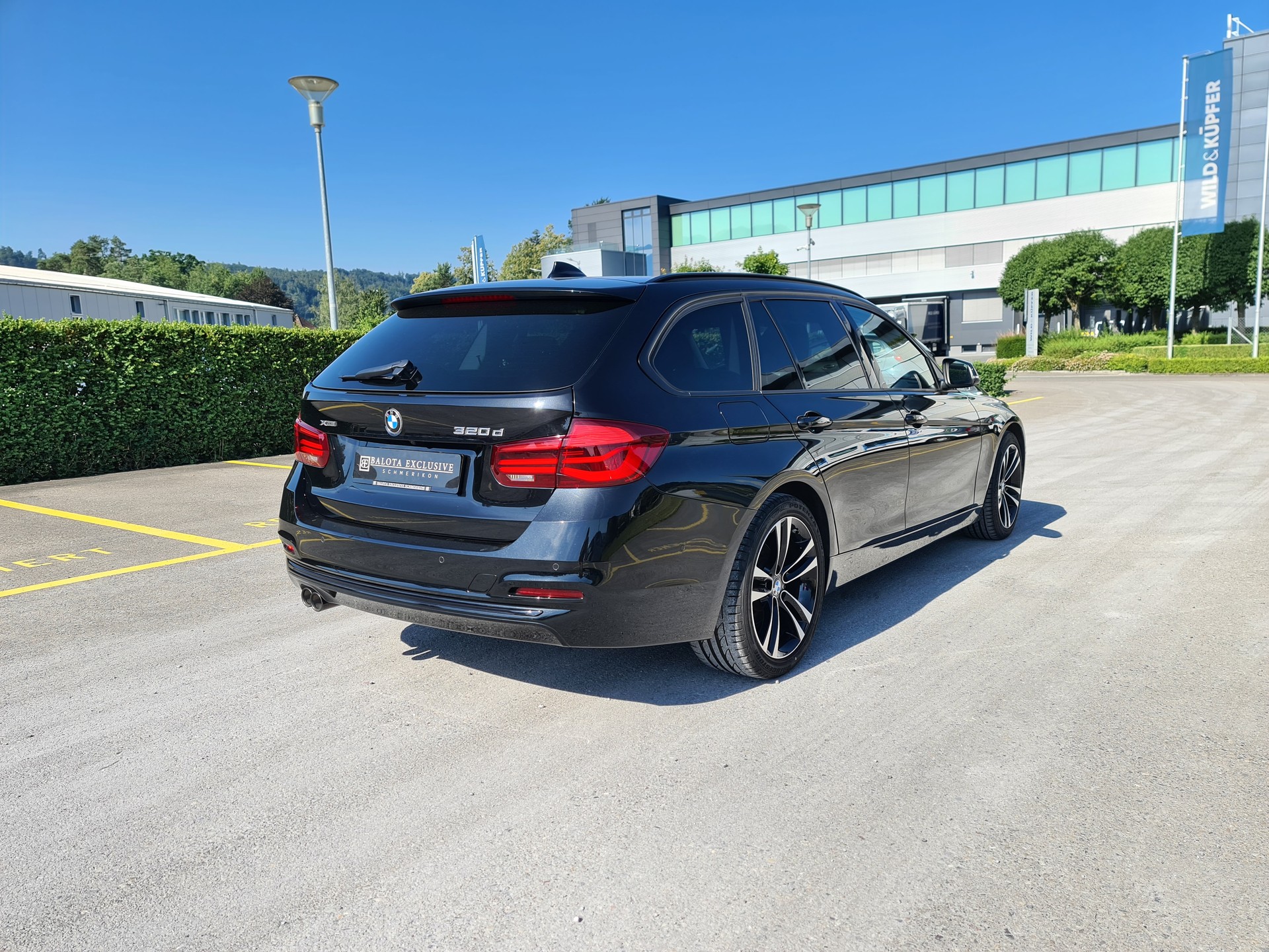 BMW 320d xDrive Touring Edition Sport Line Steptronic-image-3