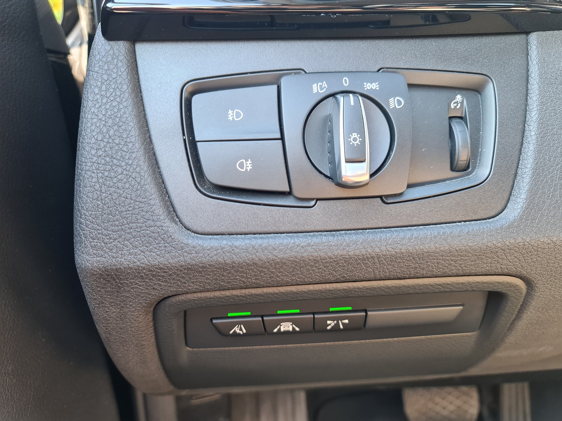 BMW 320d xDrive Touring Edition Sport Line Steptronic-image-12