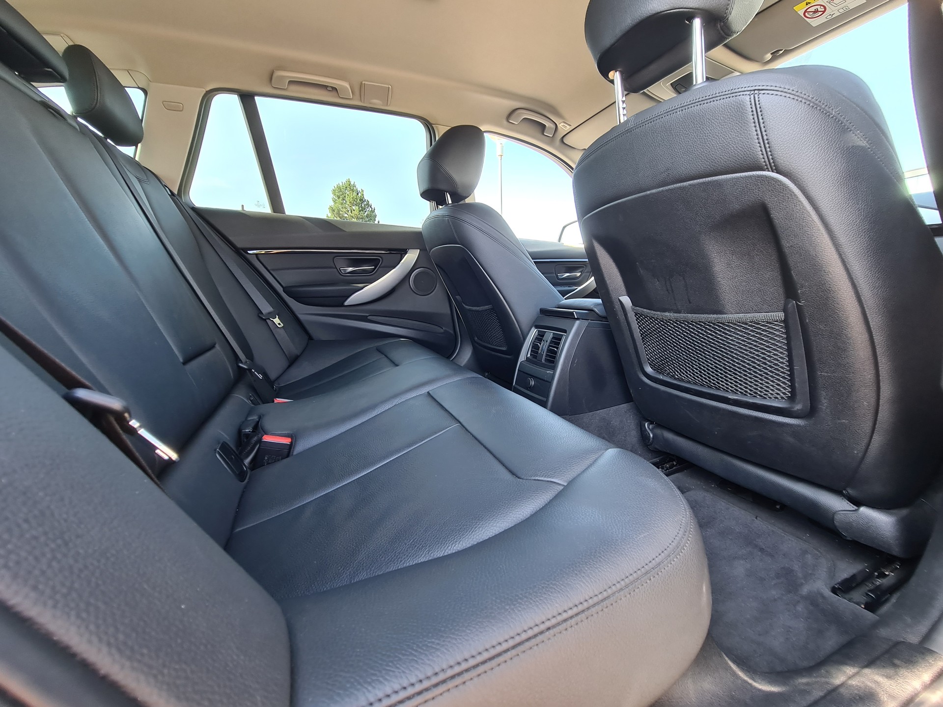 BMW 320d xDrive Touring Edition Sport Line Steptronic-image-13