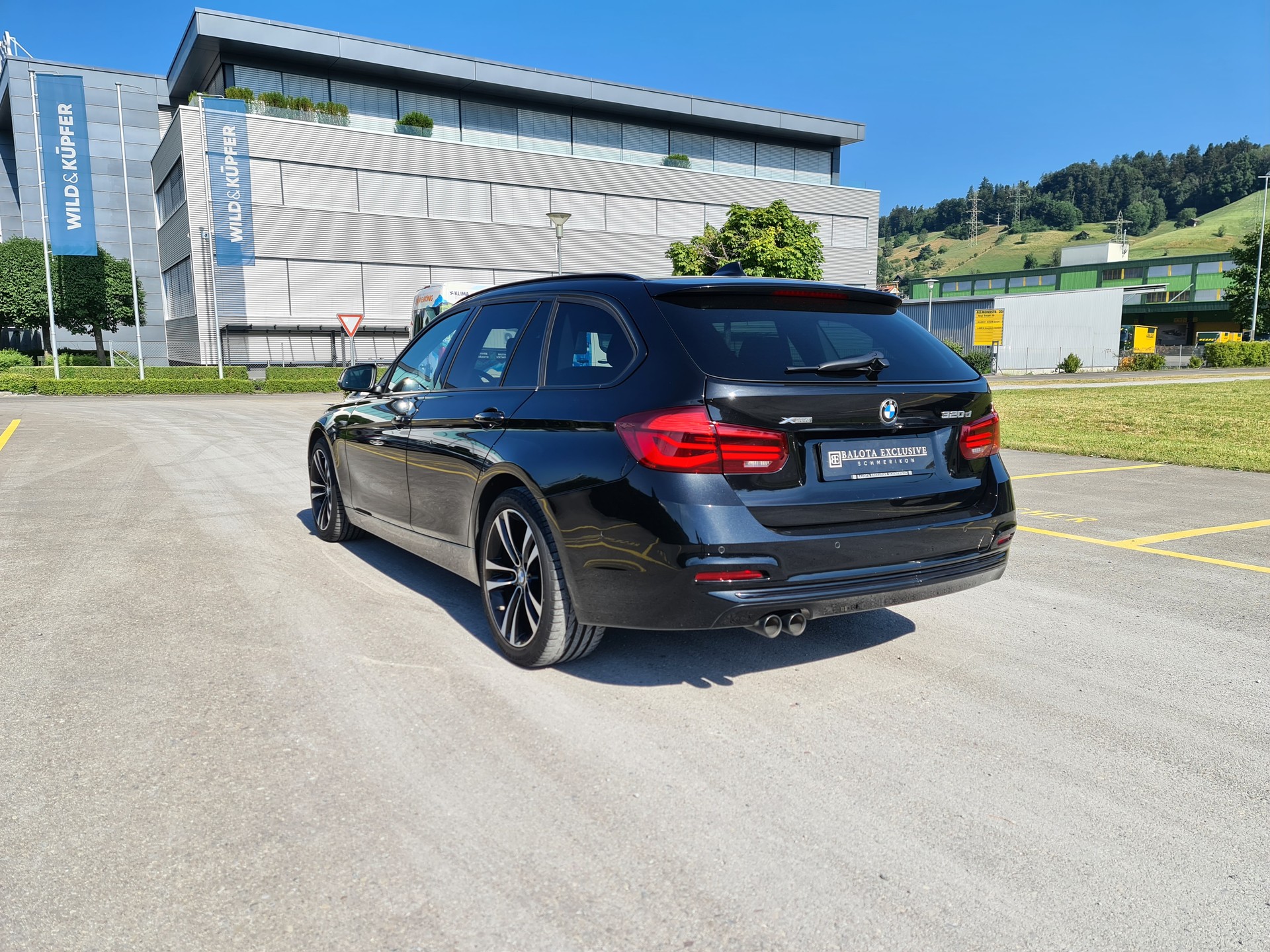 BMW 320d xDrive Touring Edition Sport Line Steptronic-image-2