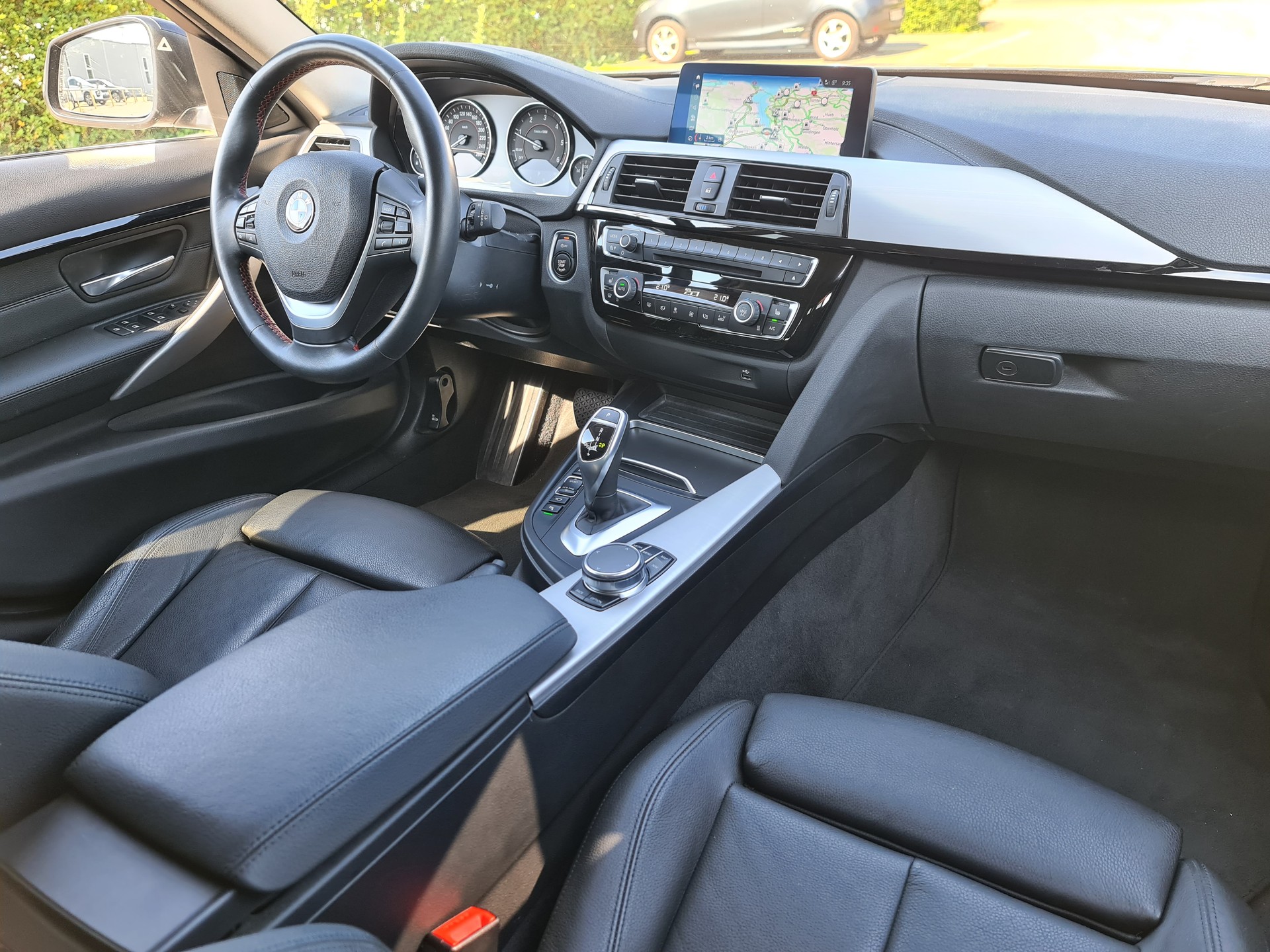 BMW 320d xDrive Touring Edition Sport Line Steptronic-image-5