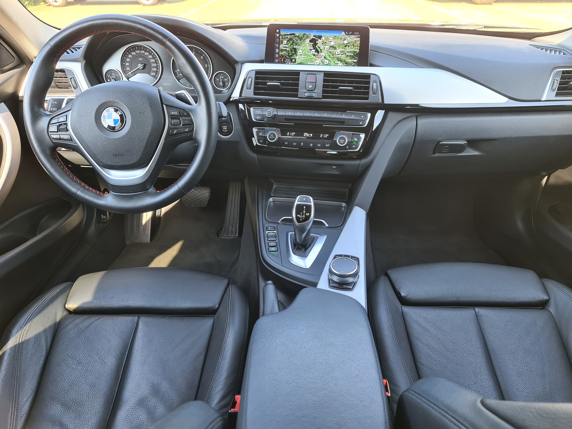 BMW 320d xDrive Touring Edition Sport Line Steptronic-image-6