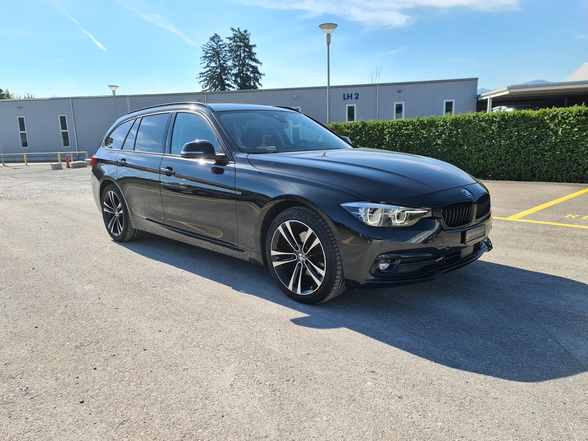 BMW 320d xDrive Touring Edition Sport Line Steptronic-image-1