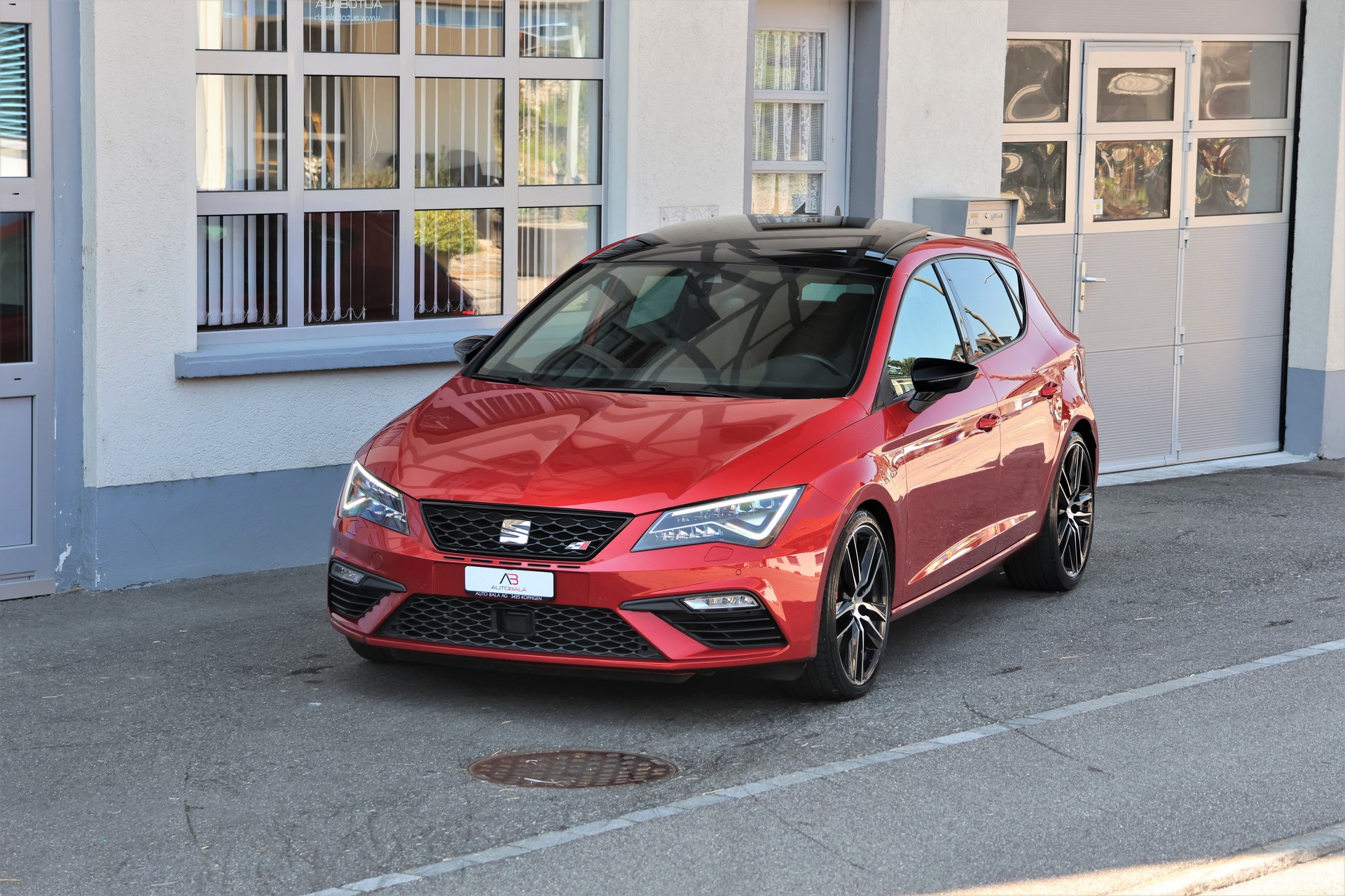 SEAT Leon 2.0 TSI SWISS Cupra 290 DSG (CH)-image-0