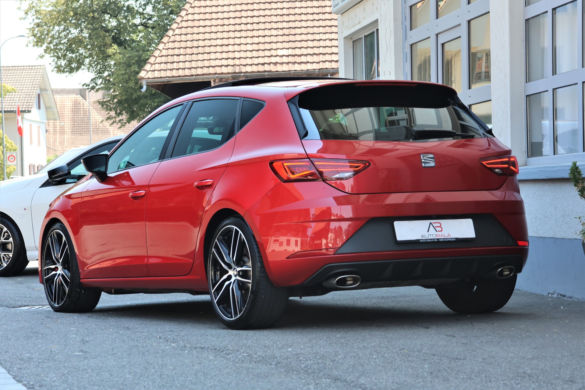 SEAT Leon 2.0 TSI SWISS Cupra 290 DSG (CH)-image-2