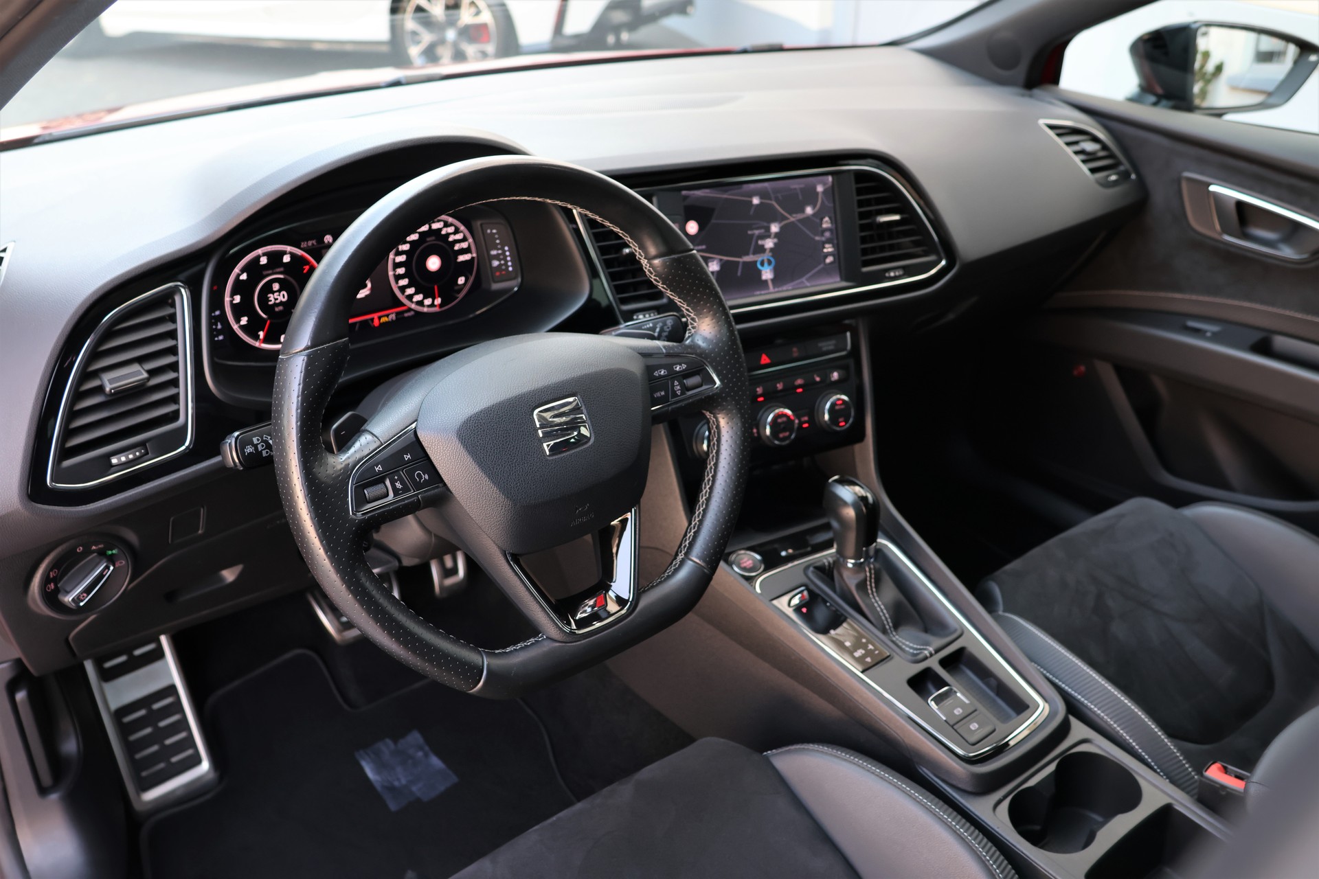 SEAT Leon 2.0 TSI SWISS Cupra 290 DSG (CH)-image-9