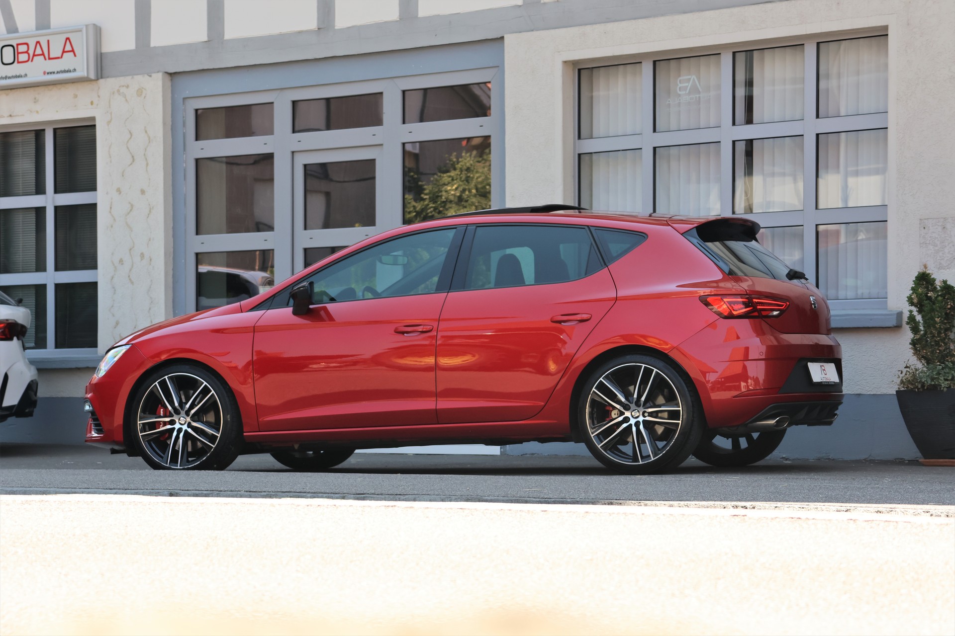 SEAT Leon 2.0 TSI SWISS Cupra 290 DSG (CH)-image-3