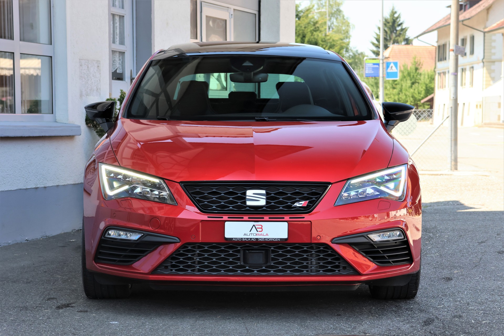 SEAT Leon 2.0 TSI SWISS Cupra 290 DSG (CH)-image-1