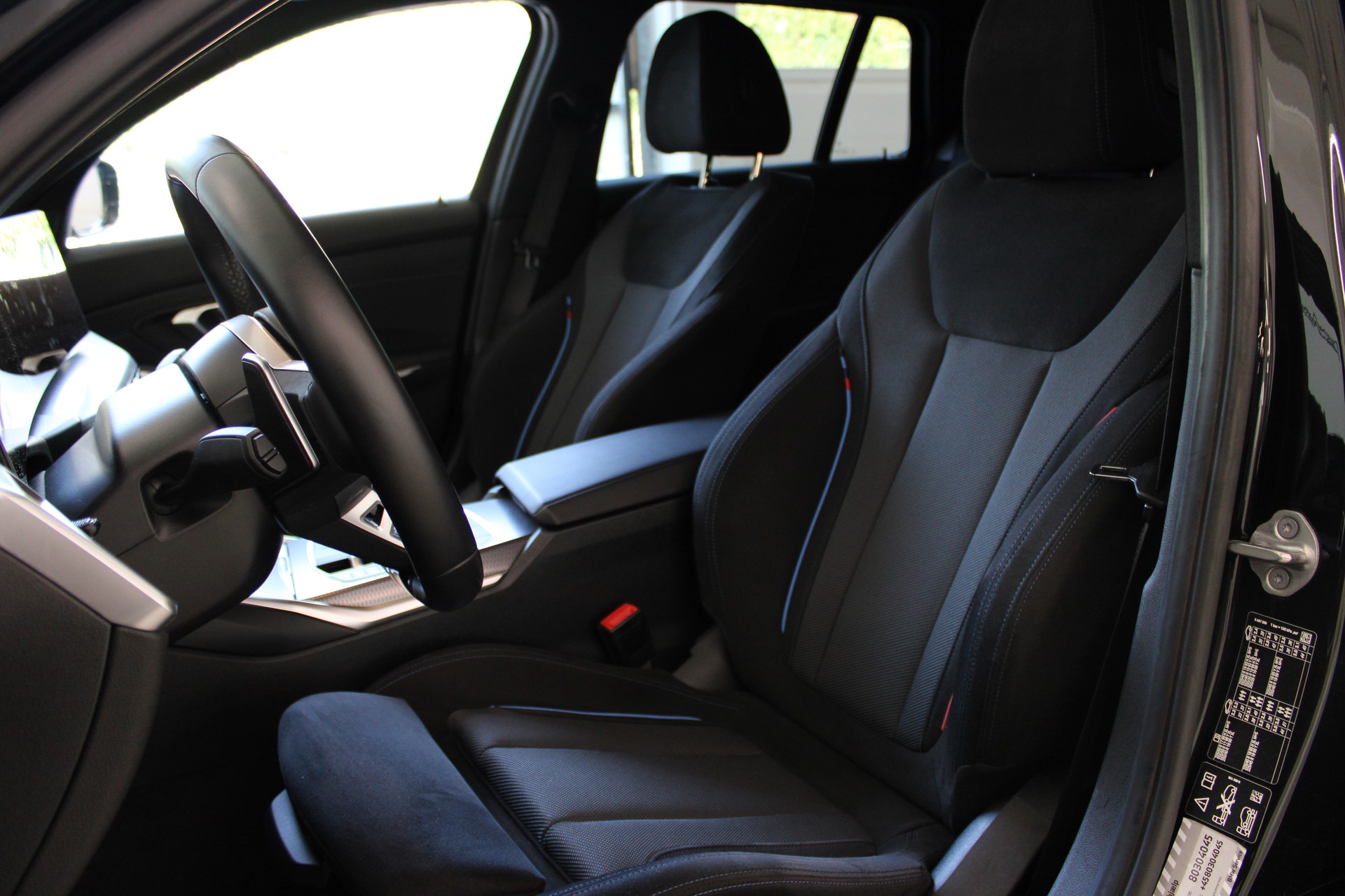 BMW 330i xDrive Steptronic M Sport-image-9