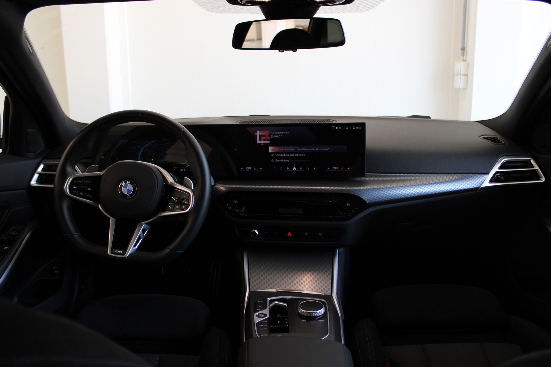 BMW 330i xDrive Steptronic M Sport-image-11