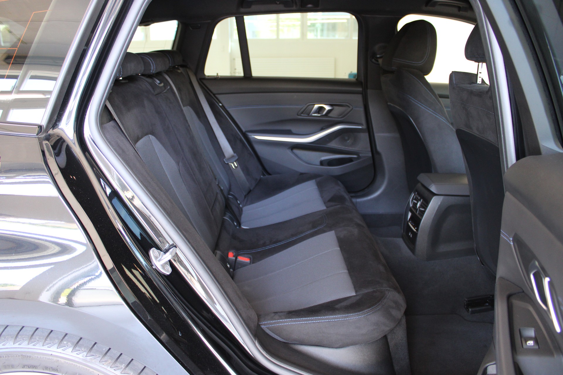 BMW 330i xDrive Steptronic M Sport-image-13